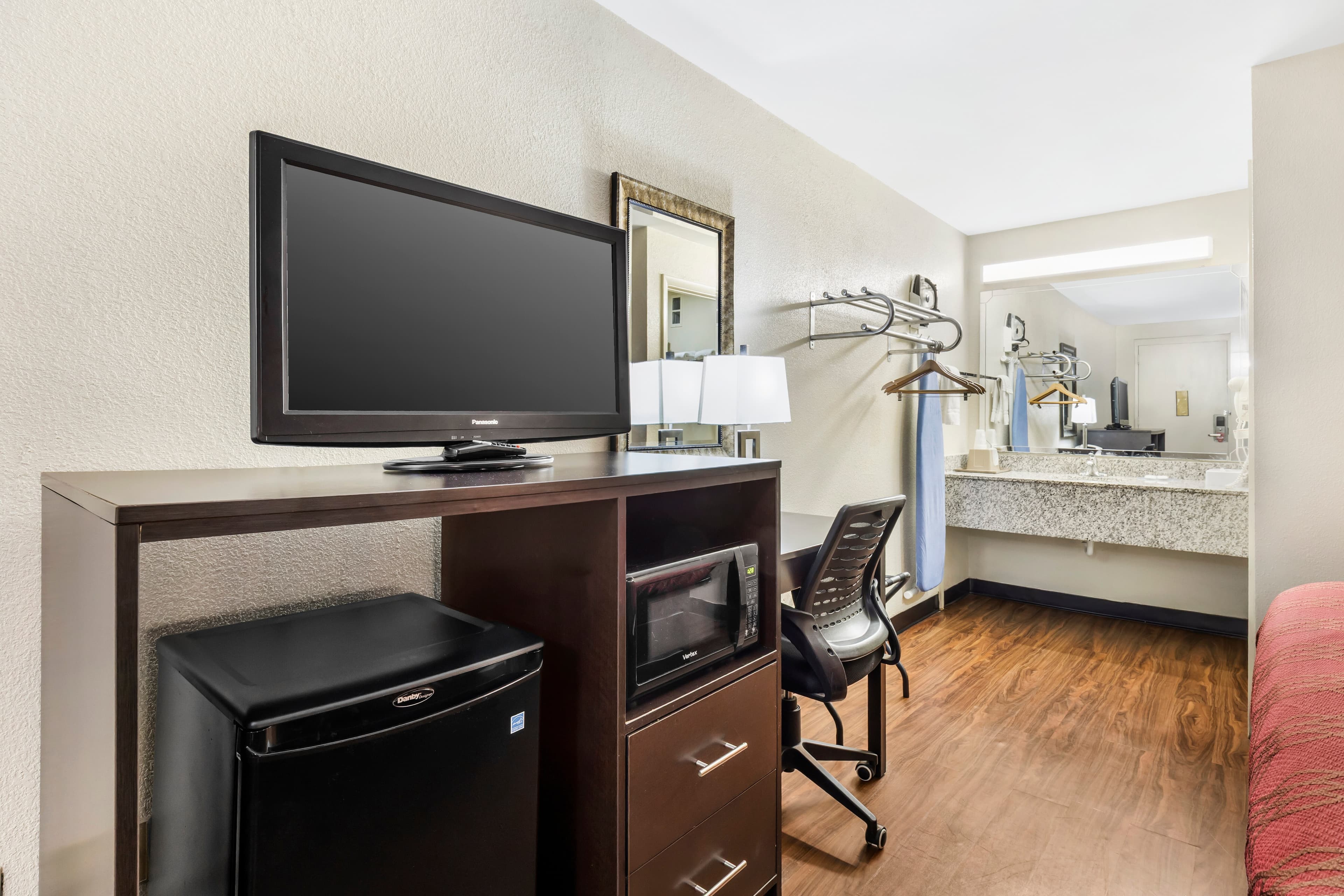 Econo Lodge Research Triangle Park — 24