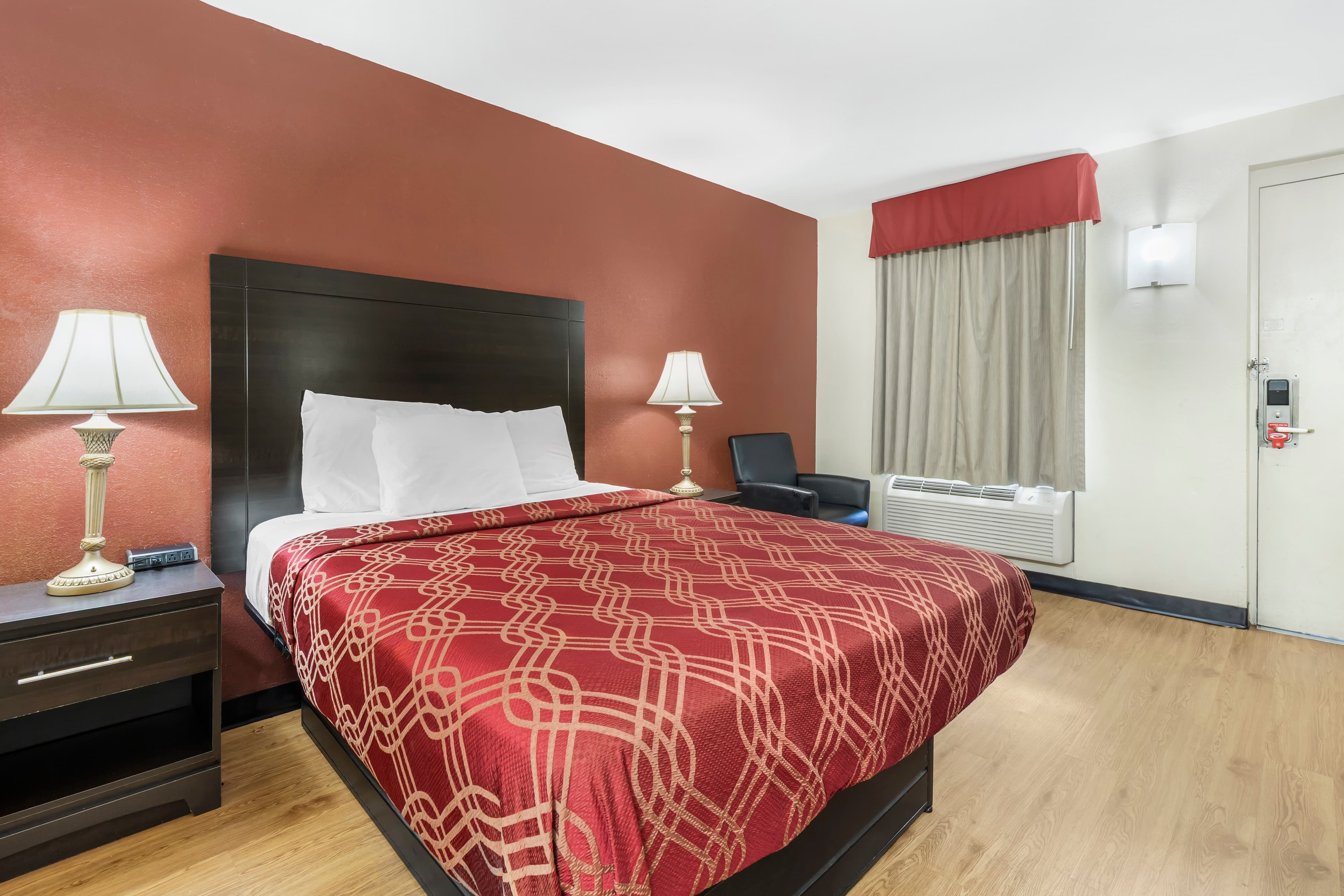 Econo Lodge Research Triangle Park — 27