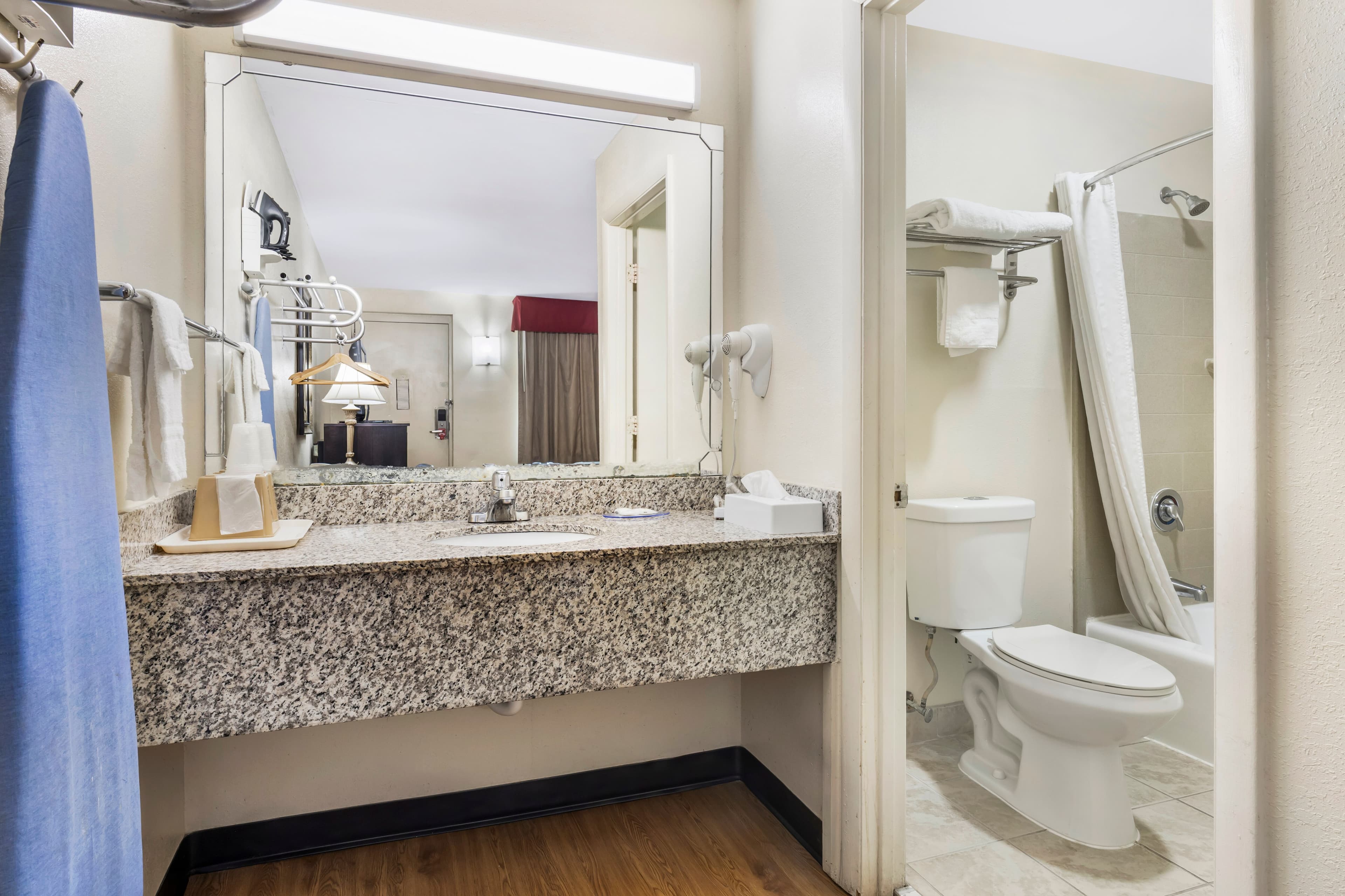 Econo Lodge Research Triangle Park — 29