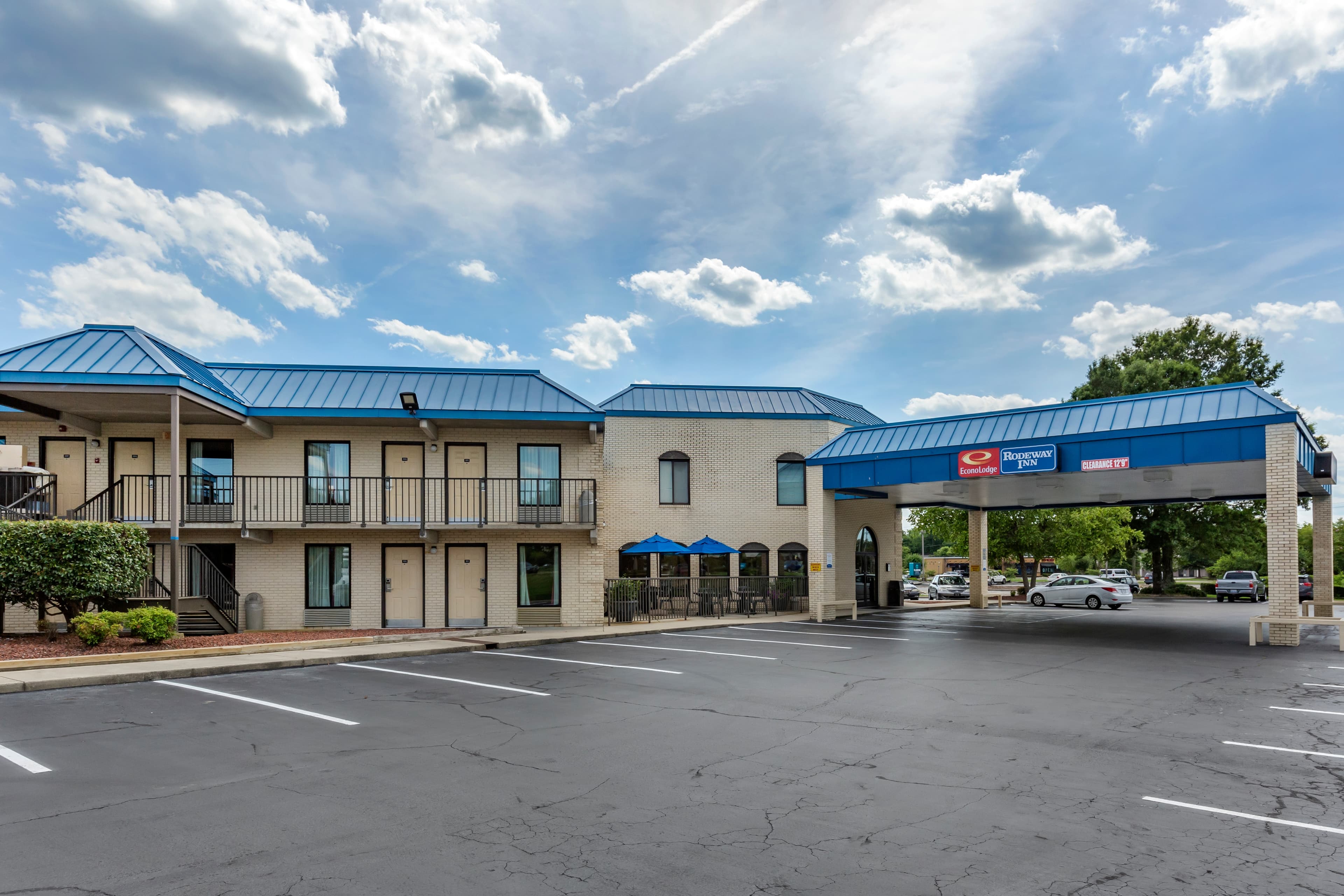 Econo Lodge Fayetteville I-95 - Image 1