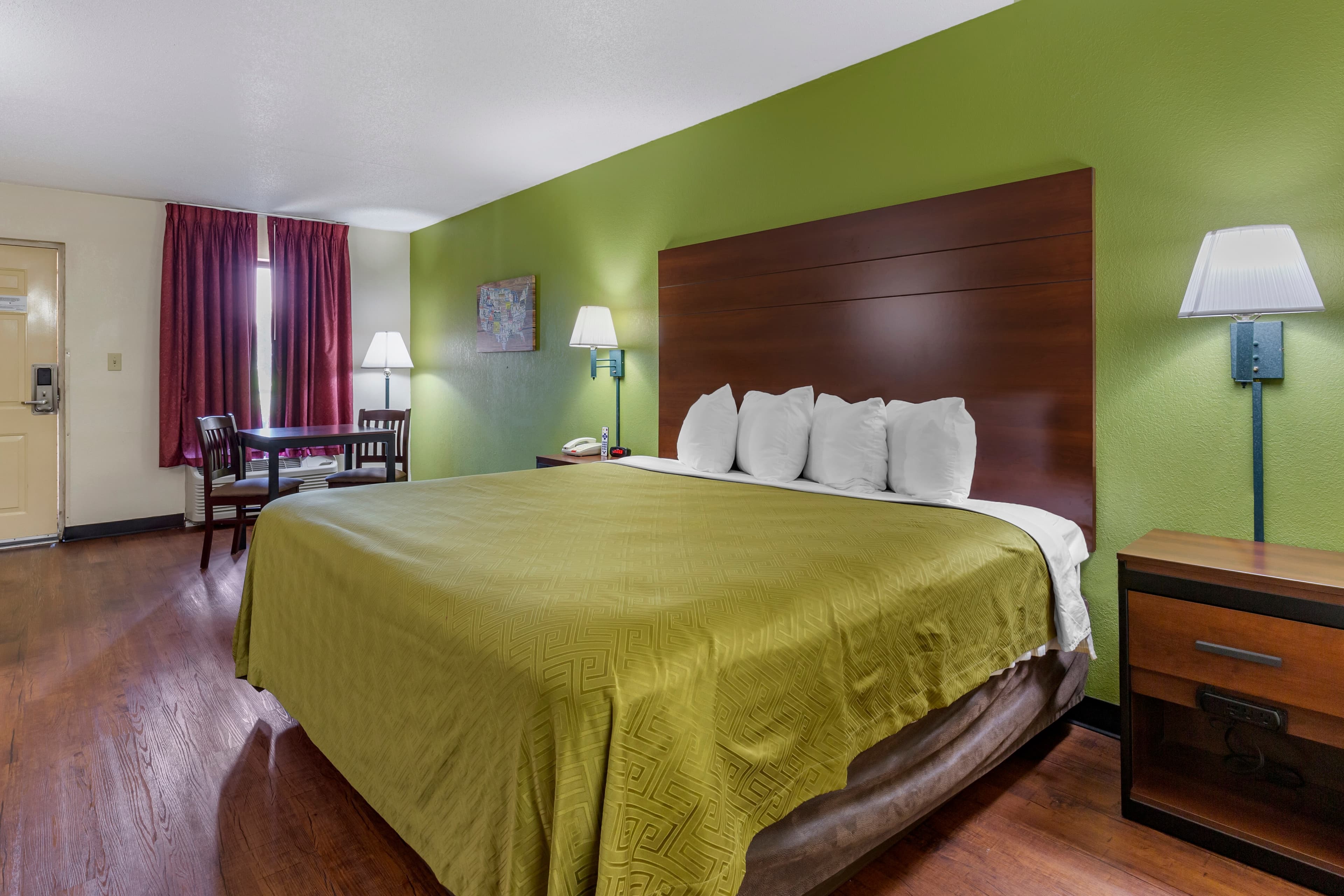 Econo Lodge Fayetteville I-95 — 14