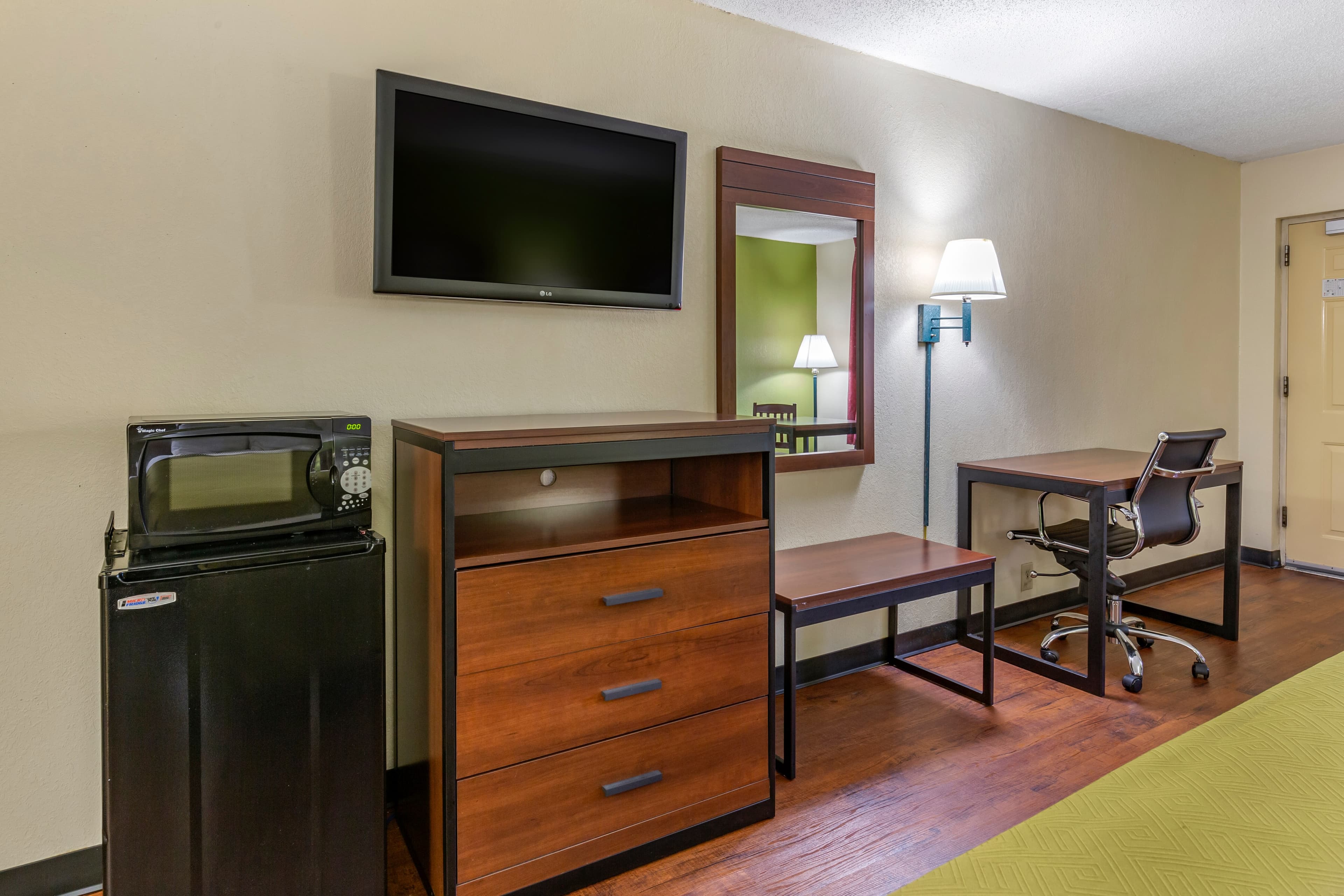 Econo Lodge Fayetteville I-95 — 15