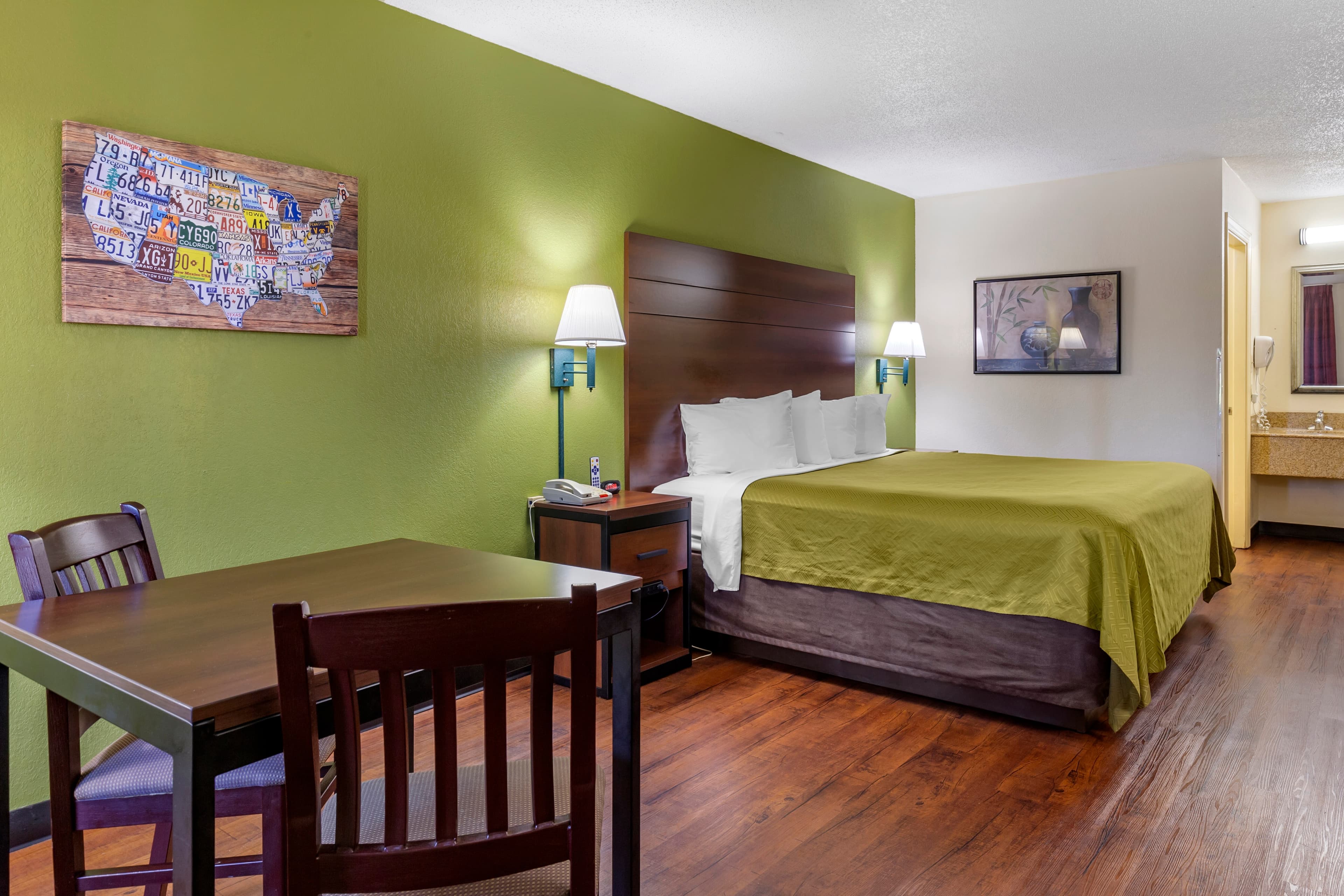 Econo Lodge Fayetteville I-95 — 16
