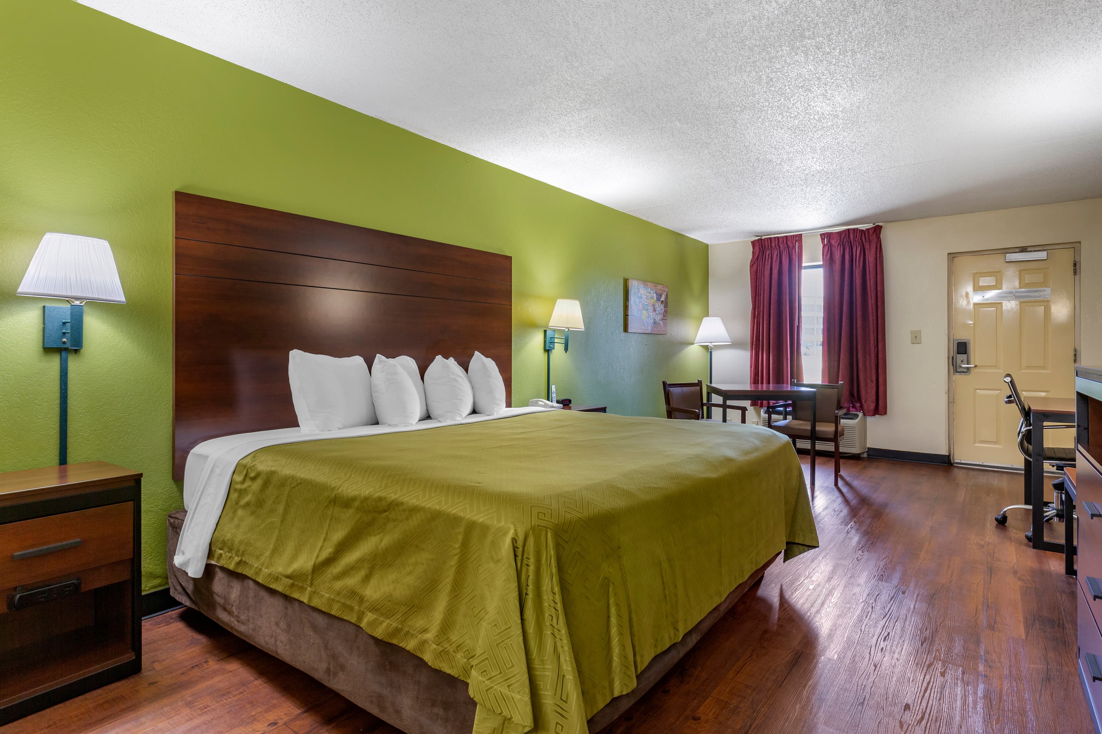 Econo Lodge Fayetteville I-95 — 17