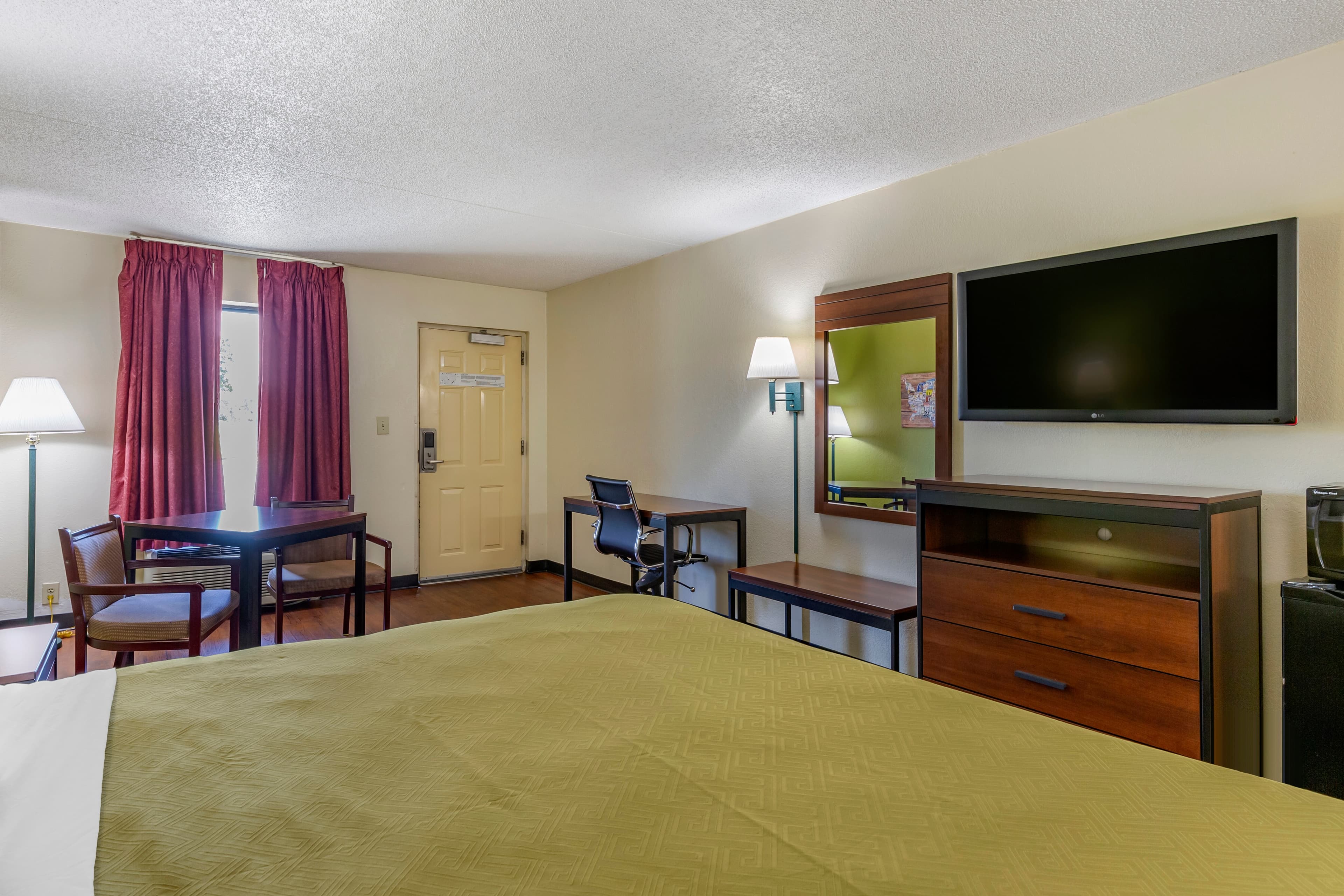 Econo Lodge Fayetteville I-95 — 18