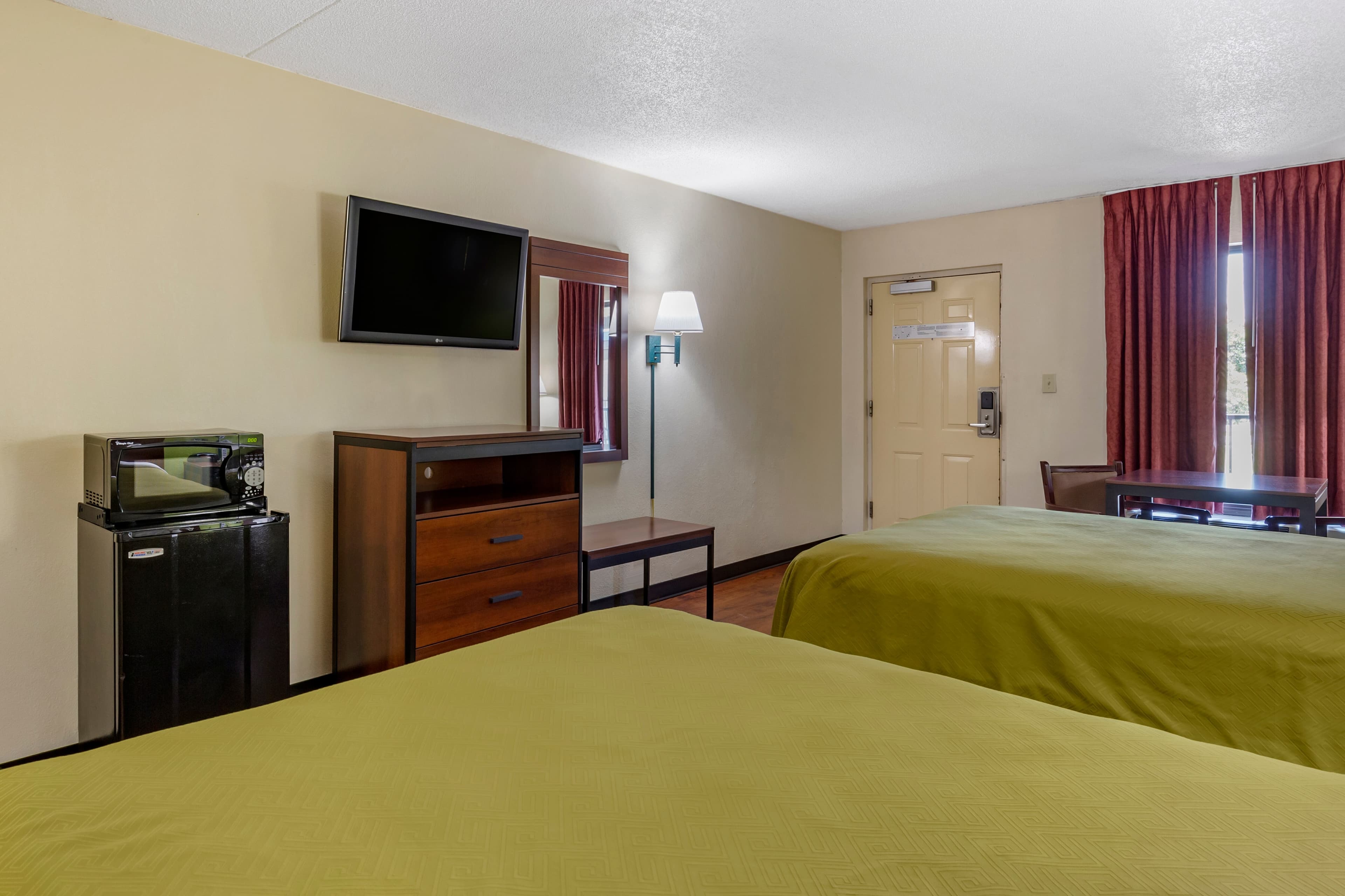 Econo Lodge Fayetteville I-95 — 22
