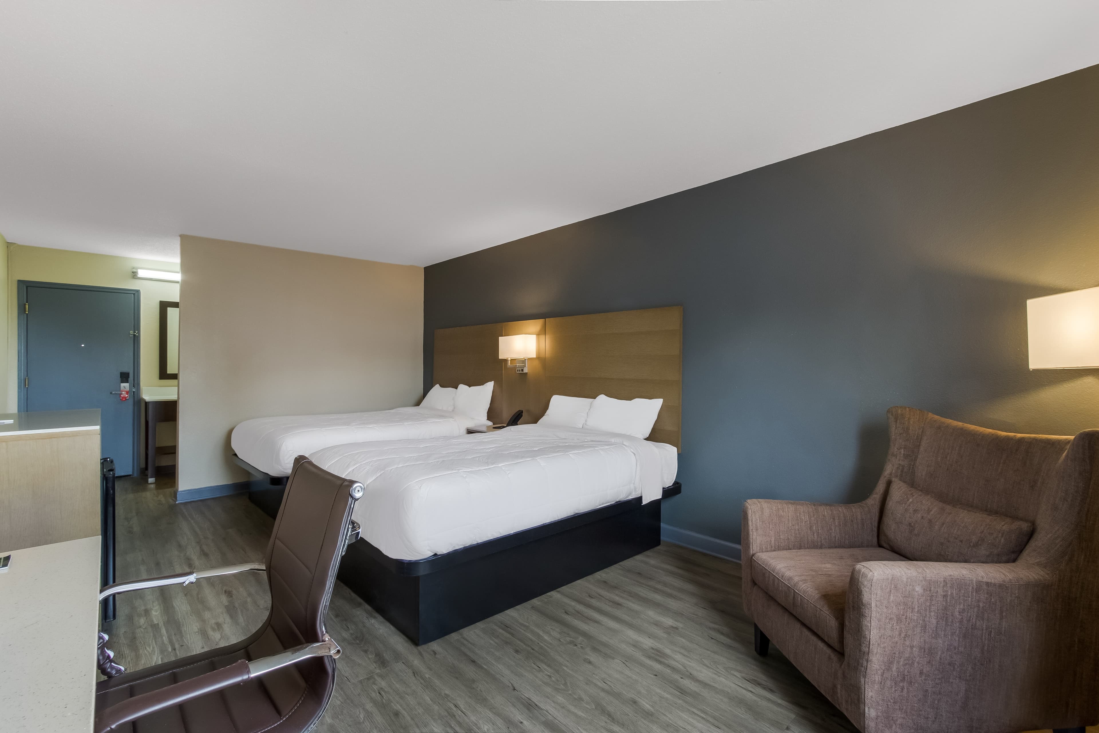 Econo Lodge Cherry Point - Image 2