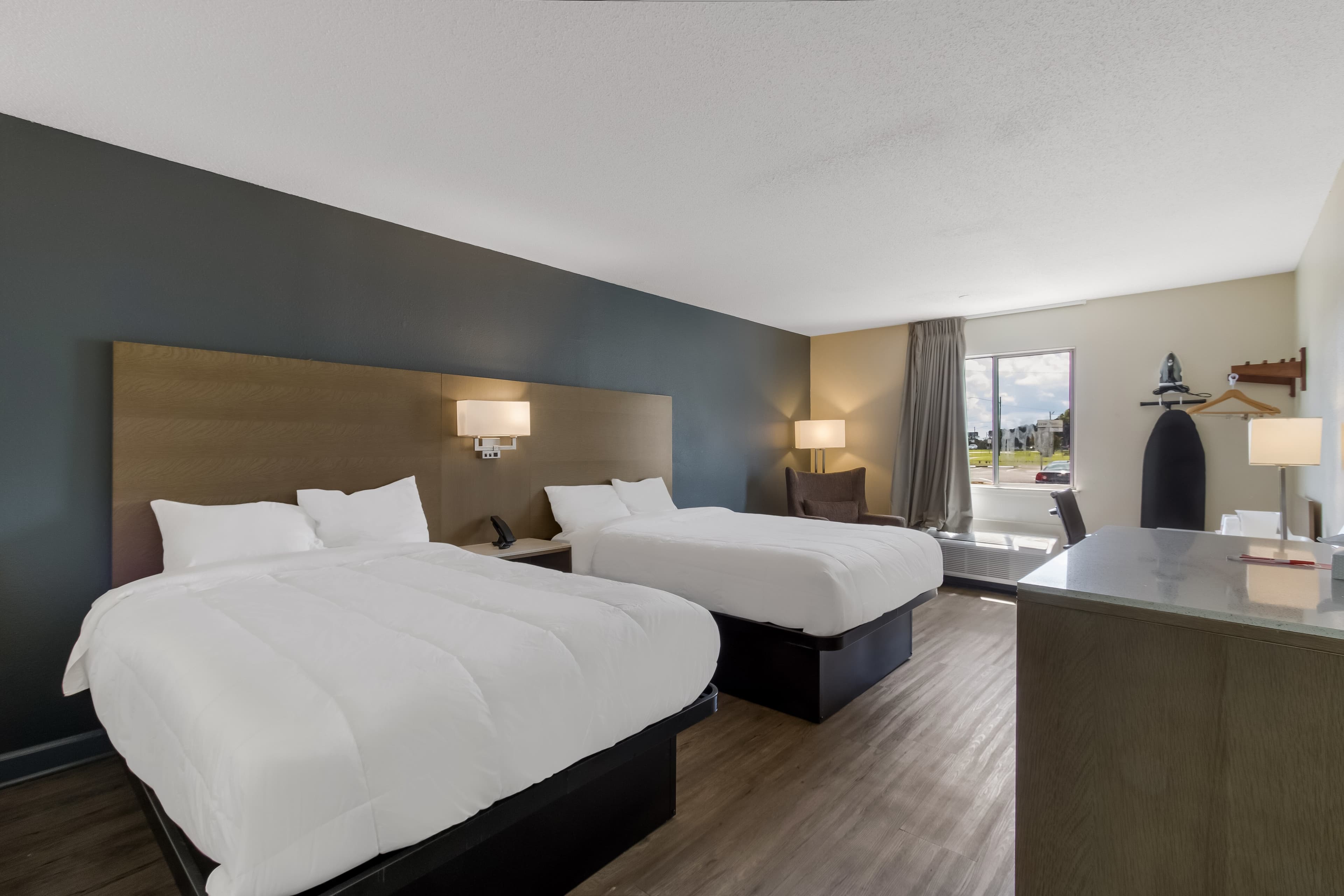 Econo Lodge Cherry Point - Image 3