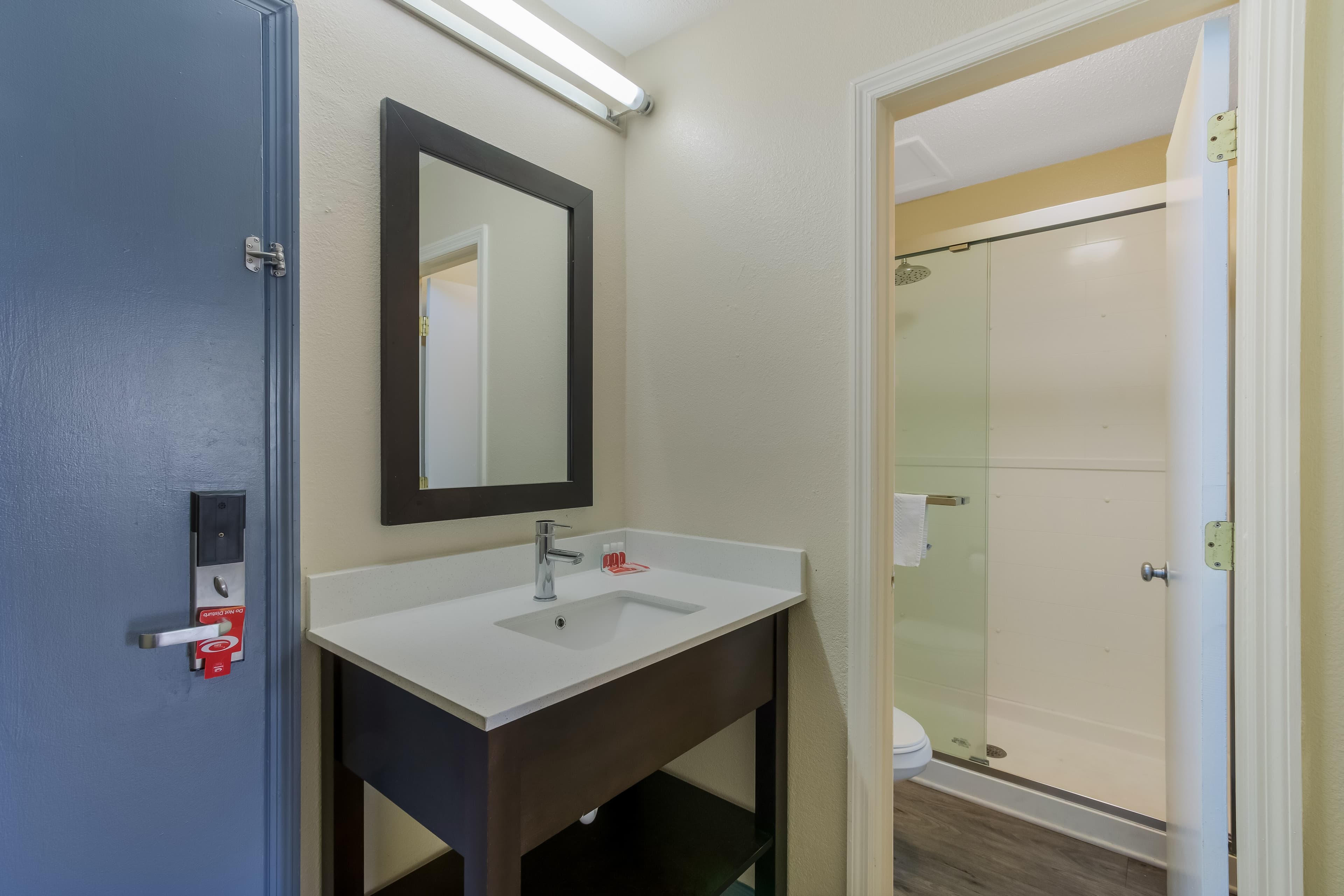 Econo Lodge Cherry Point - Image 5
