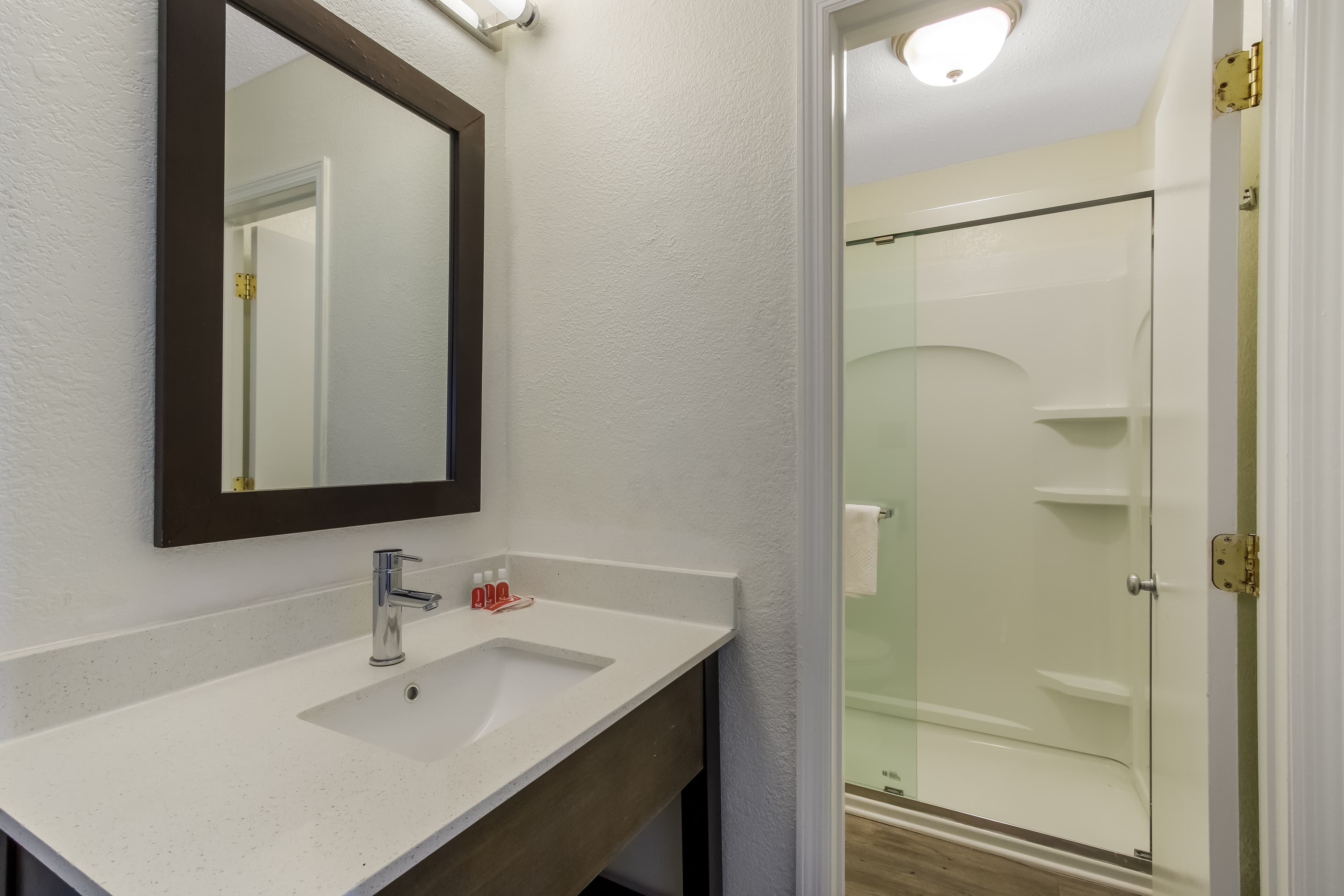 Econo Lodge Cherry Point — 6