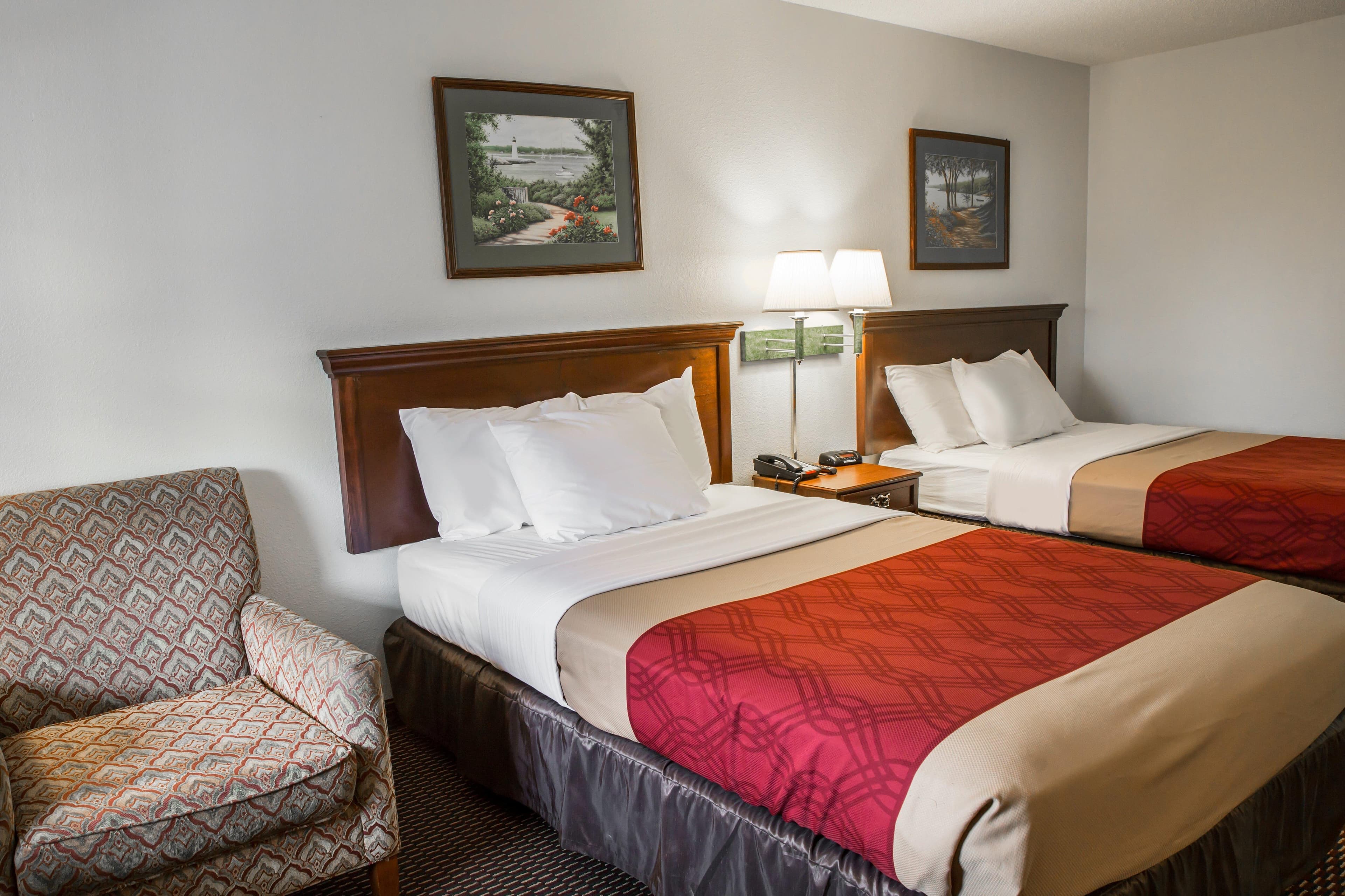Econo Lodge Crystal Coast — 7