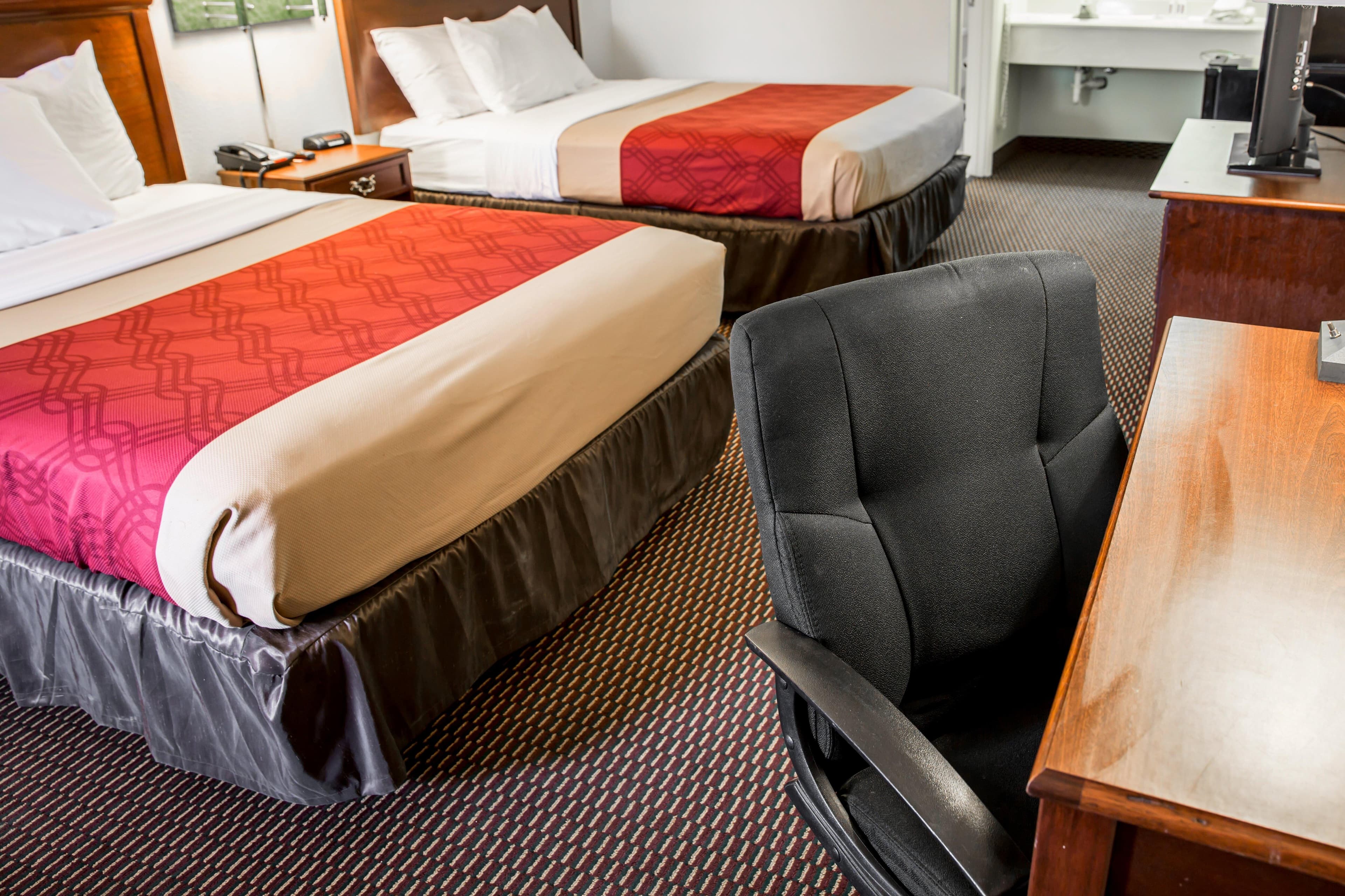 Econo Lodge Crystal Coast — 8