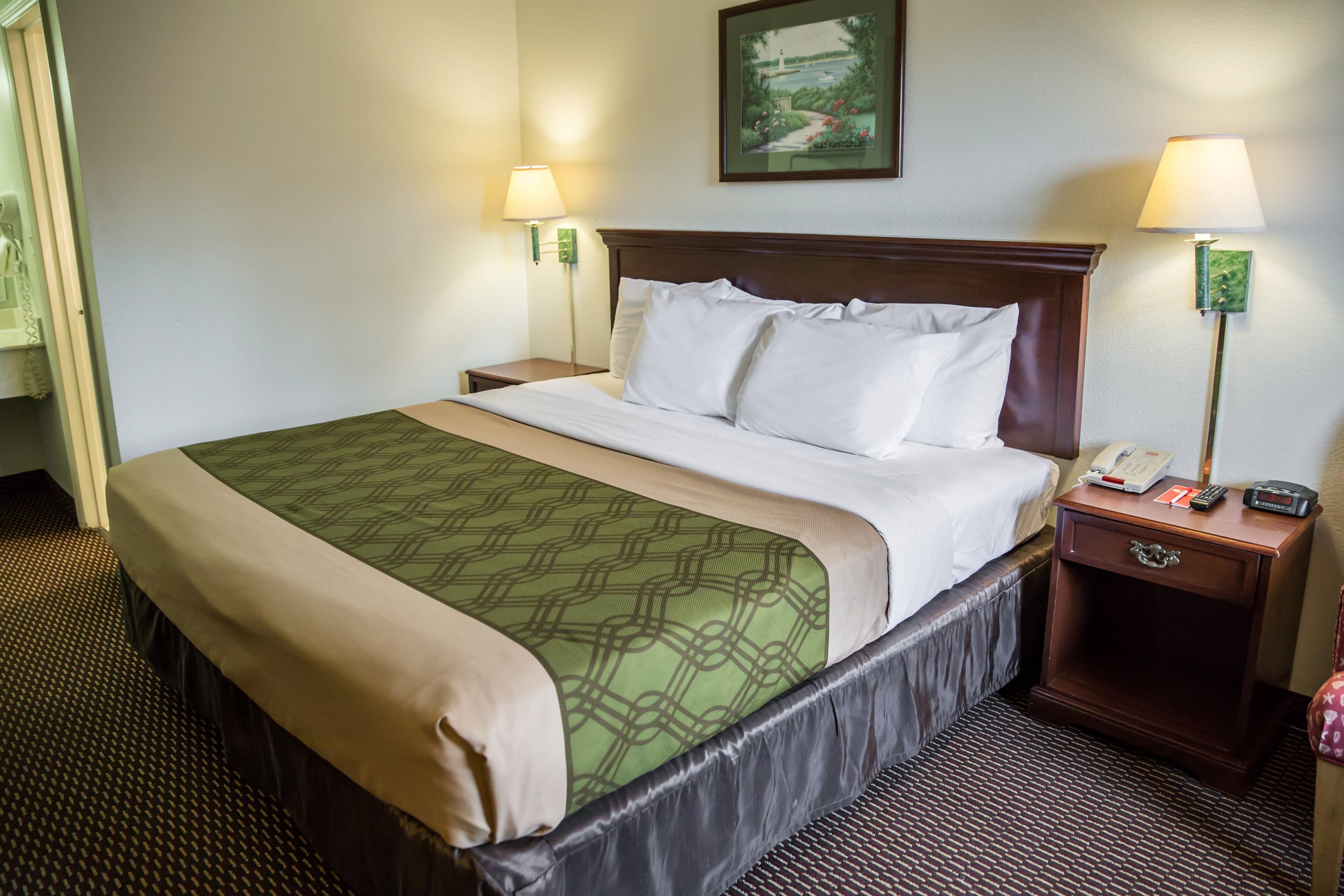 Econo Lodge Crystal Coast — 10