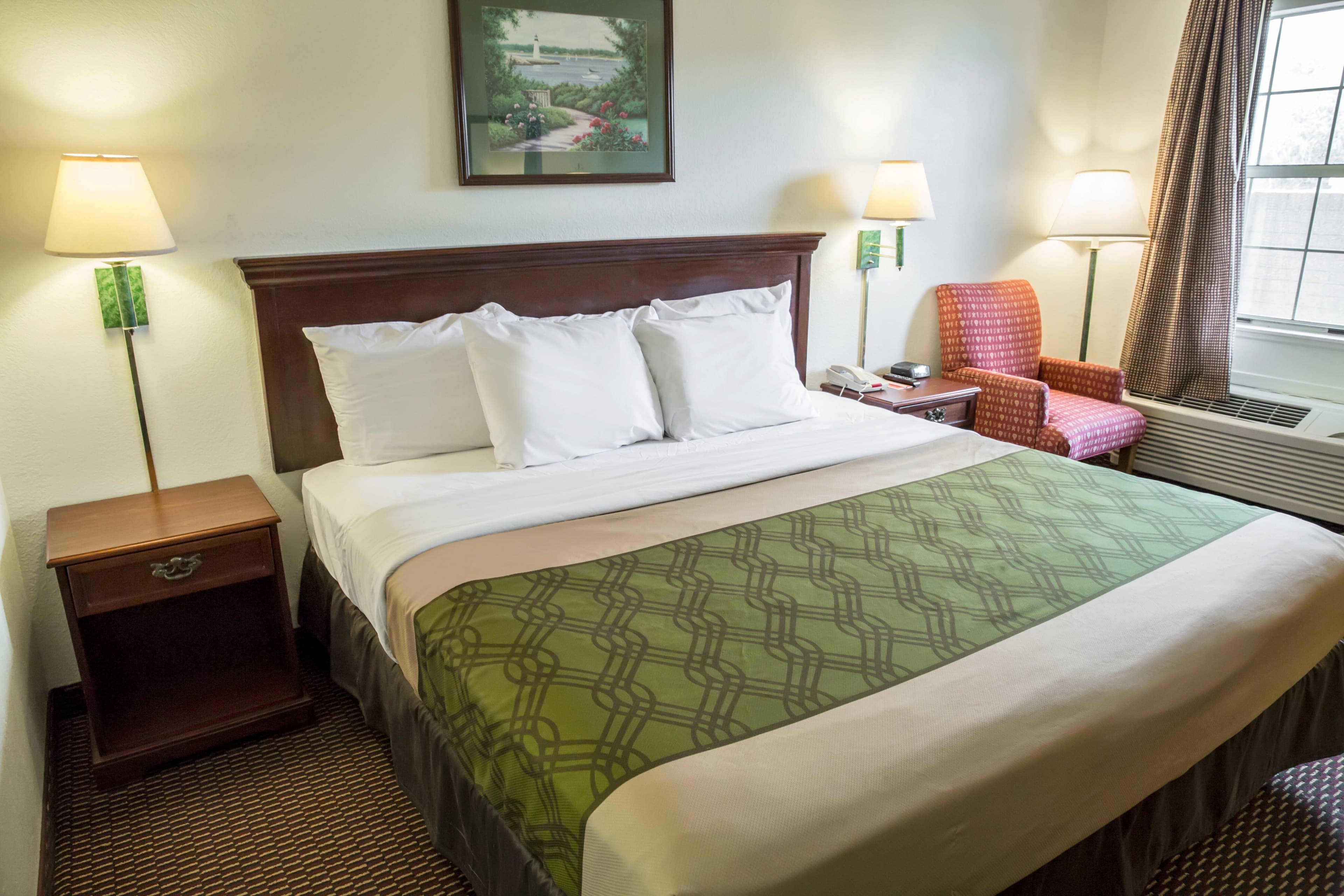 Econo Lodge Crystal Coast — 12