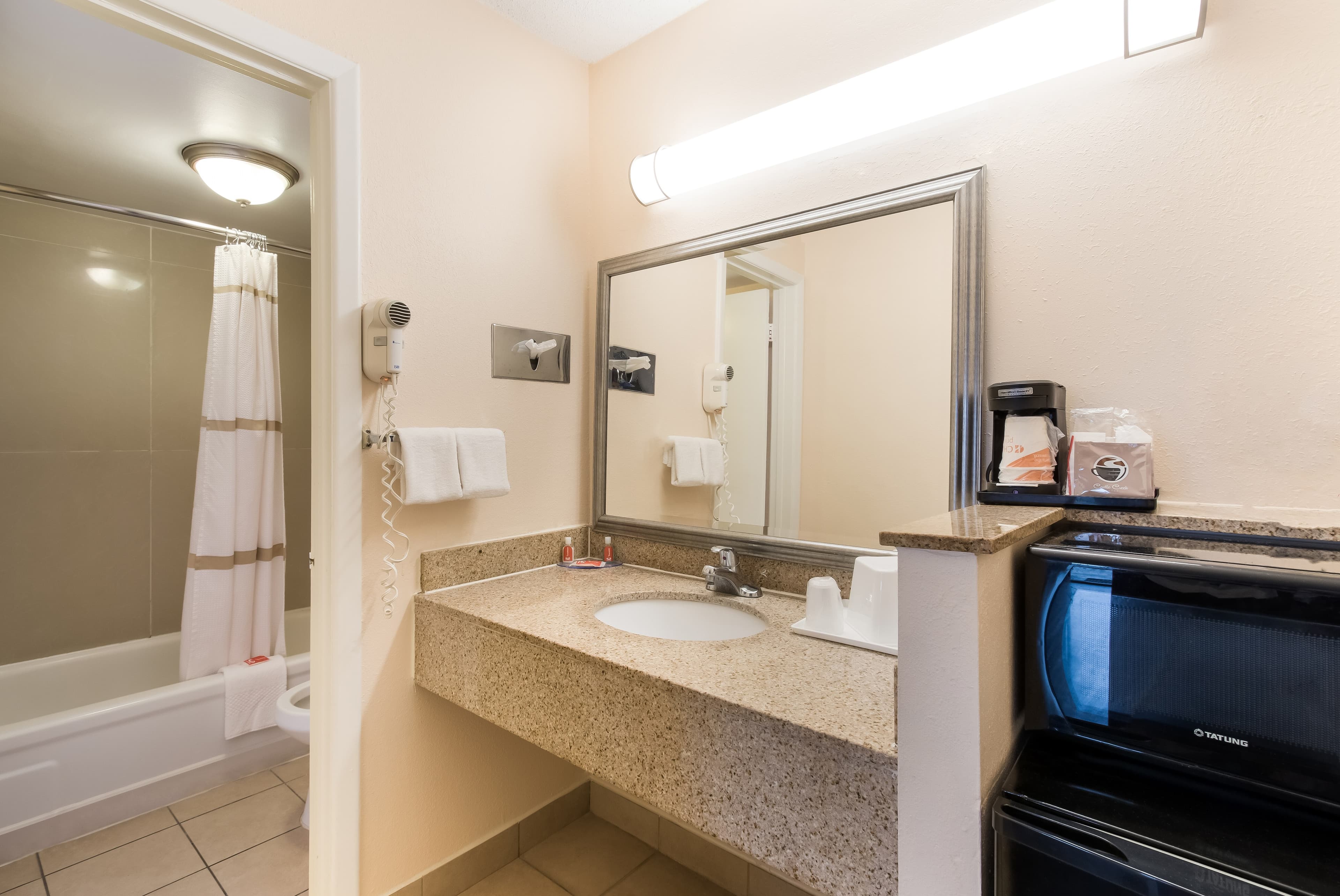 Econo Lodge Washington NC North - Image 4