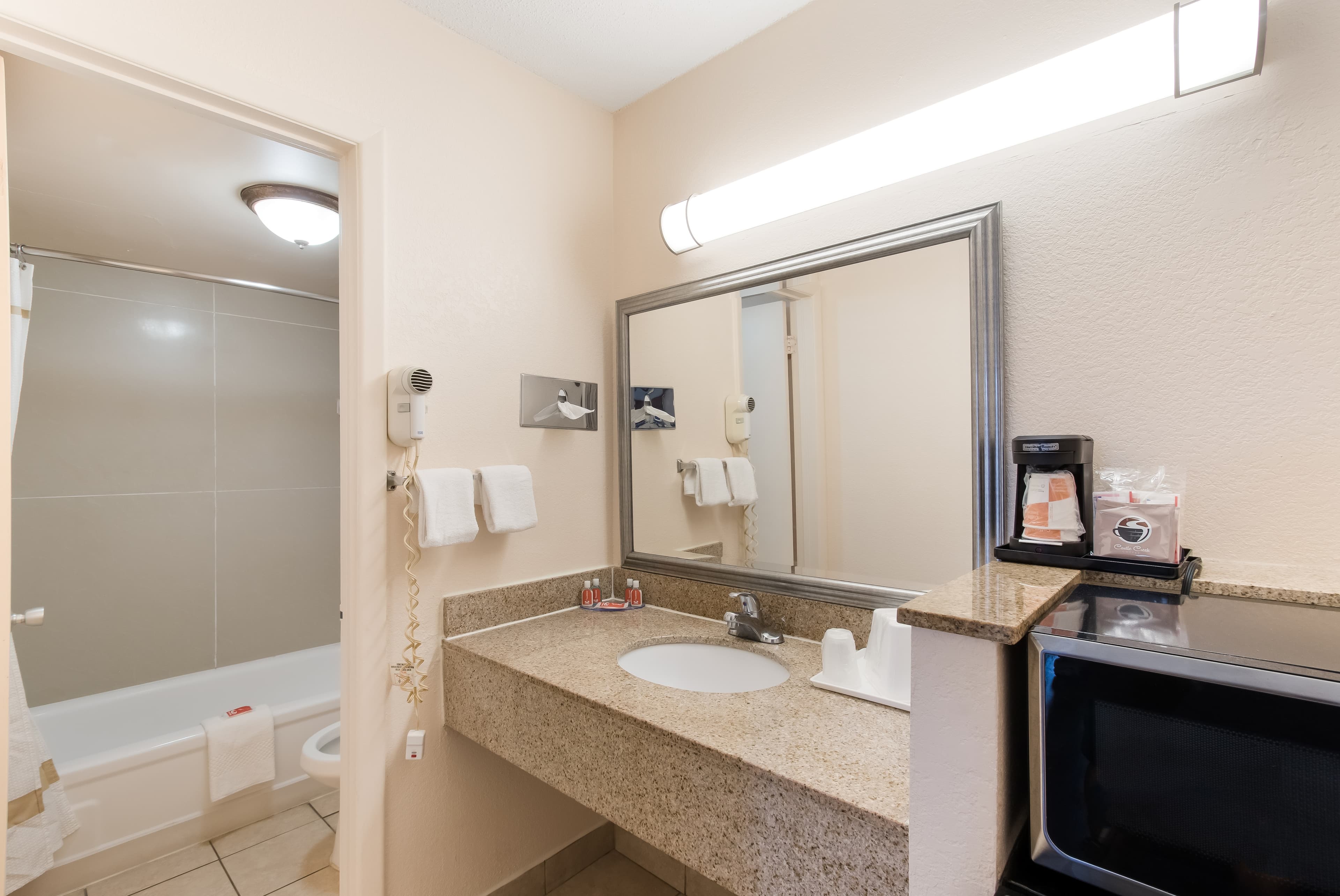 Econo Lodge Washington NC North — 14