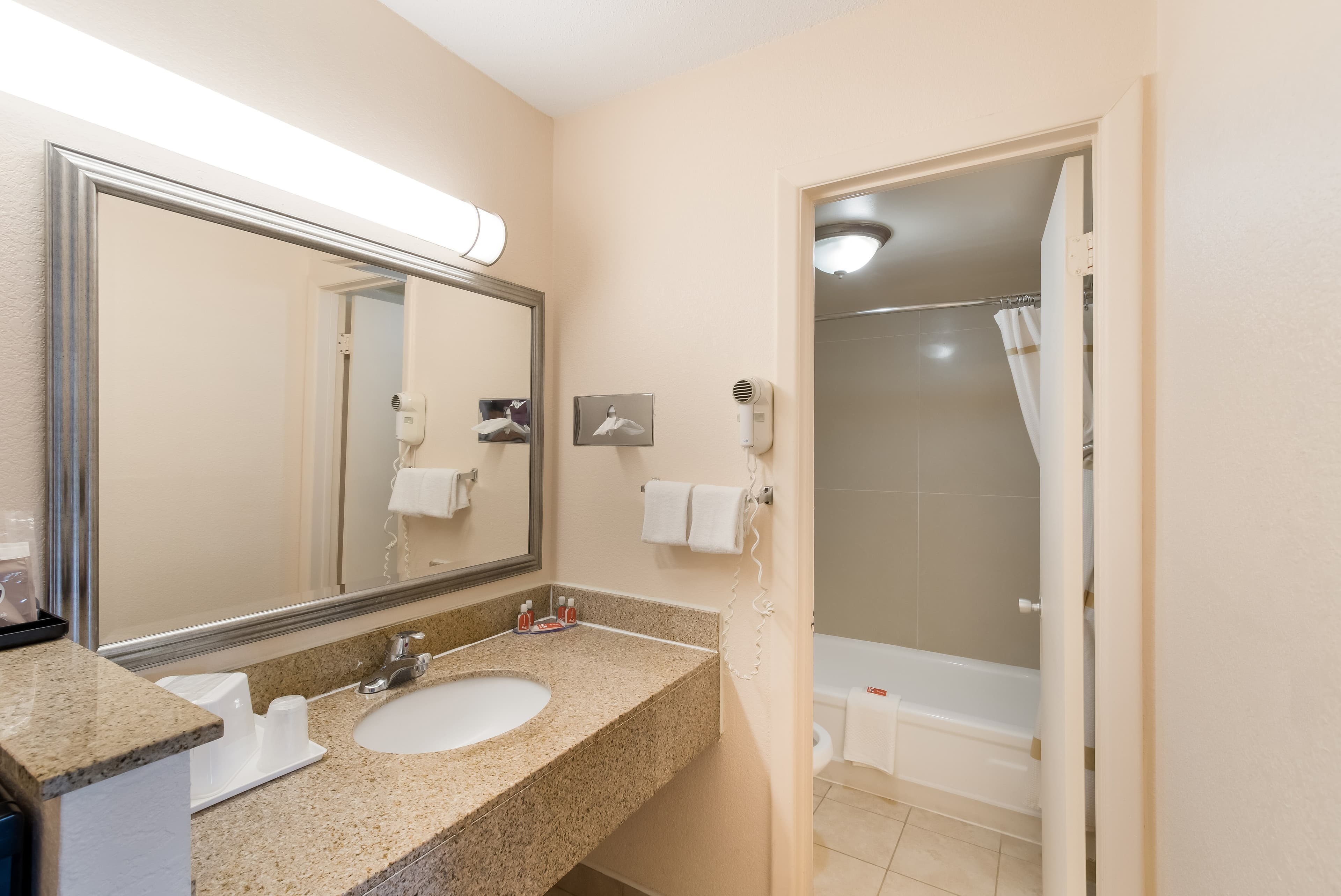 Econo Lodge Washington NC North — 20