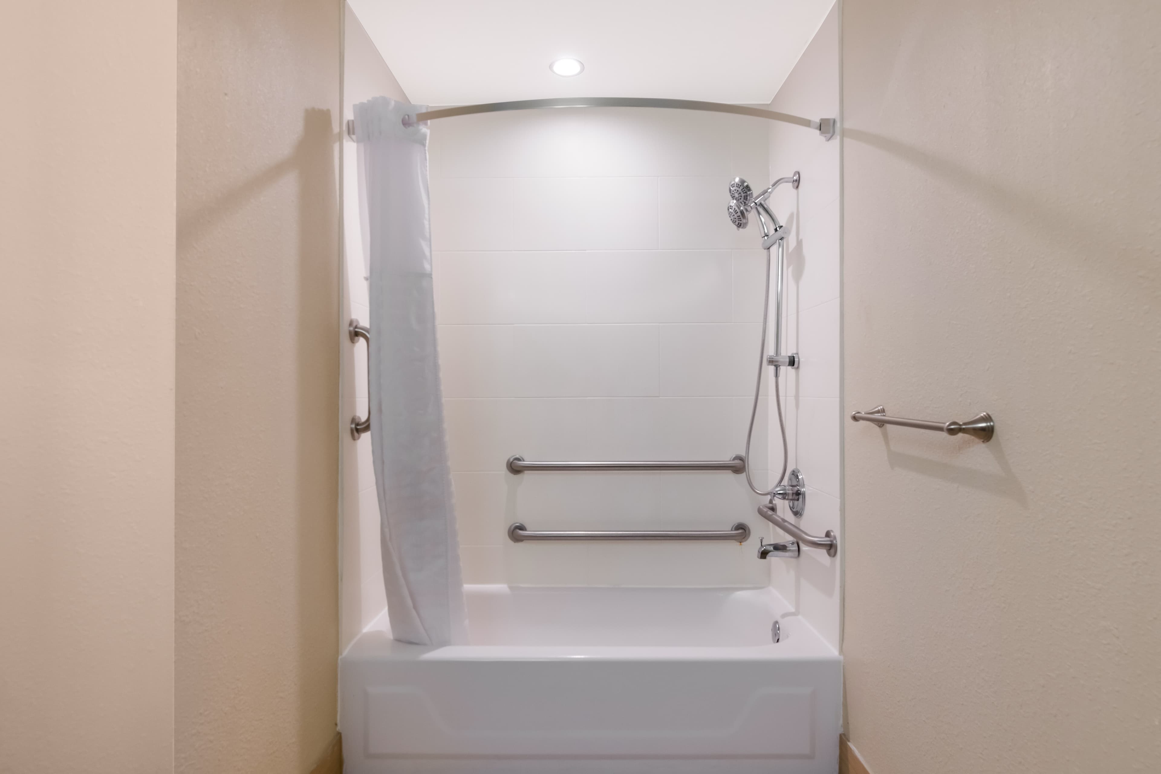 Comfort Inn South Oceanfront - Image 3