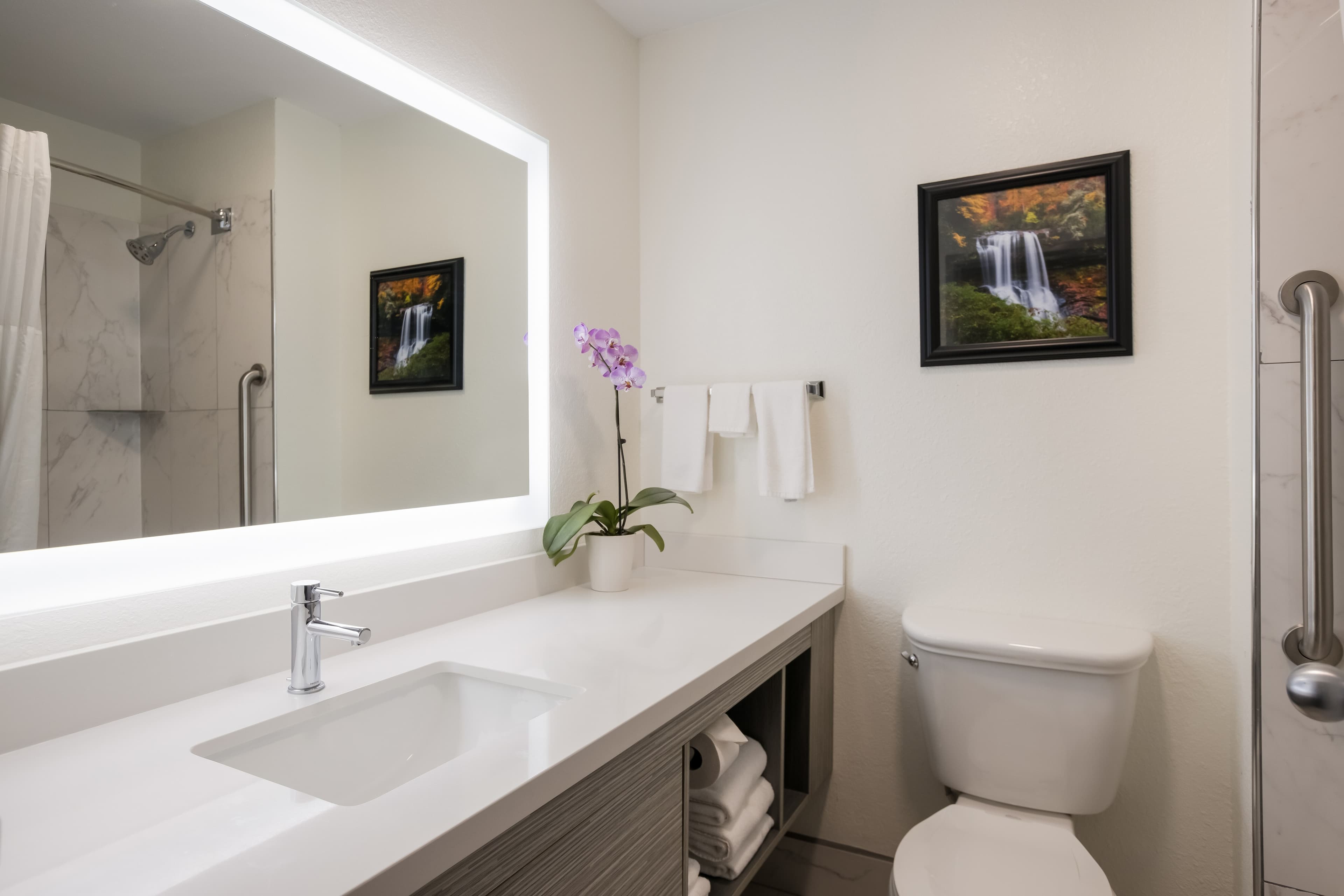 Clarion Pointe Sylva near Cherokee Area — 13