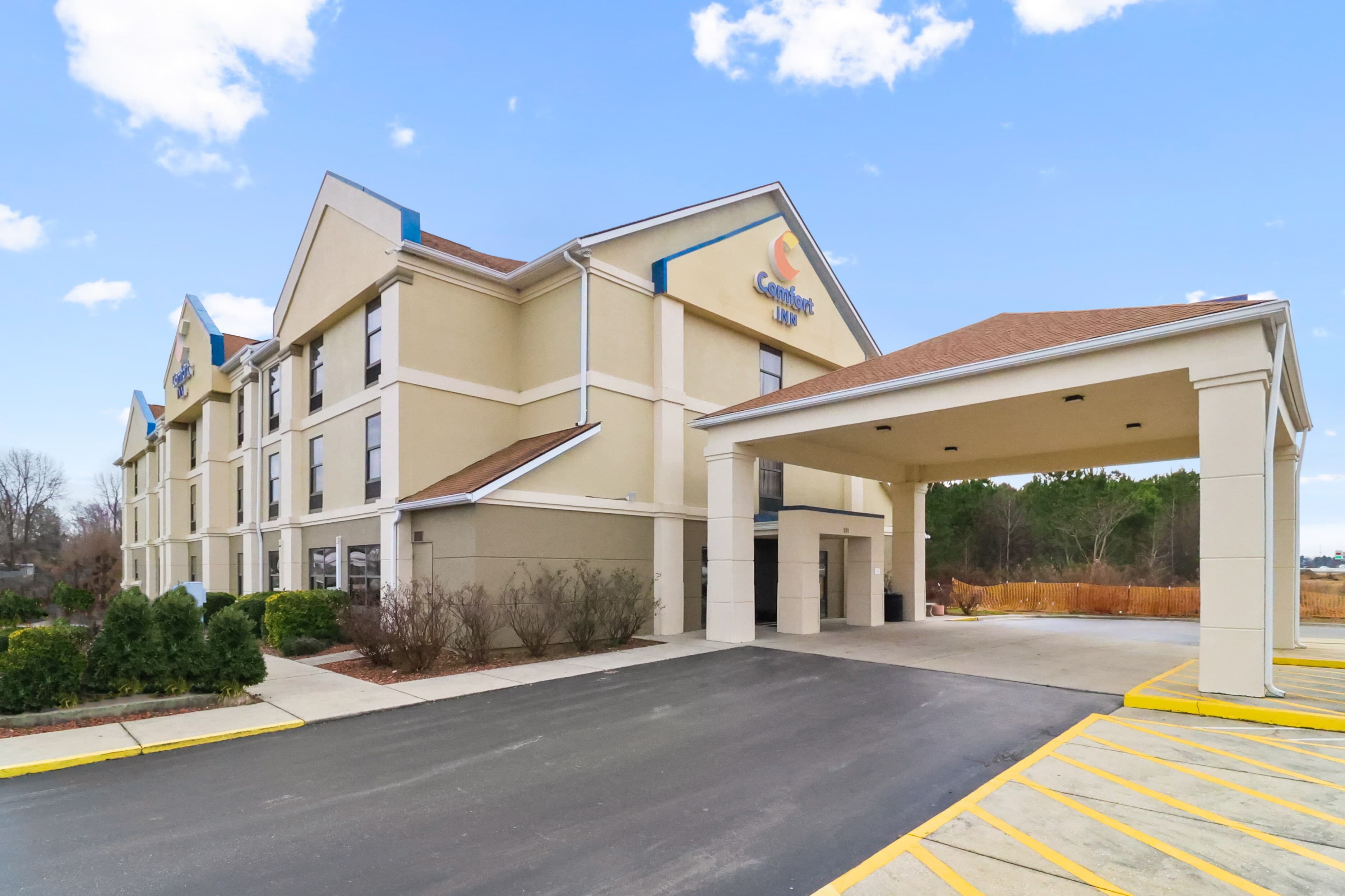 Comfort Inn Dunn near I-95 - Image 1