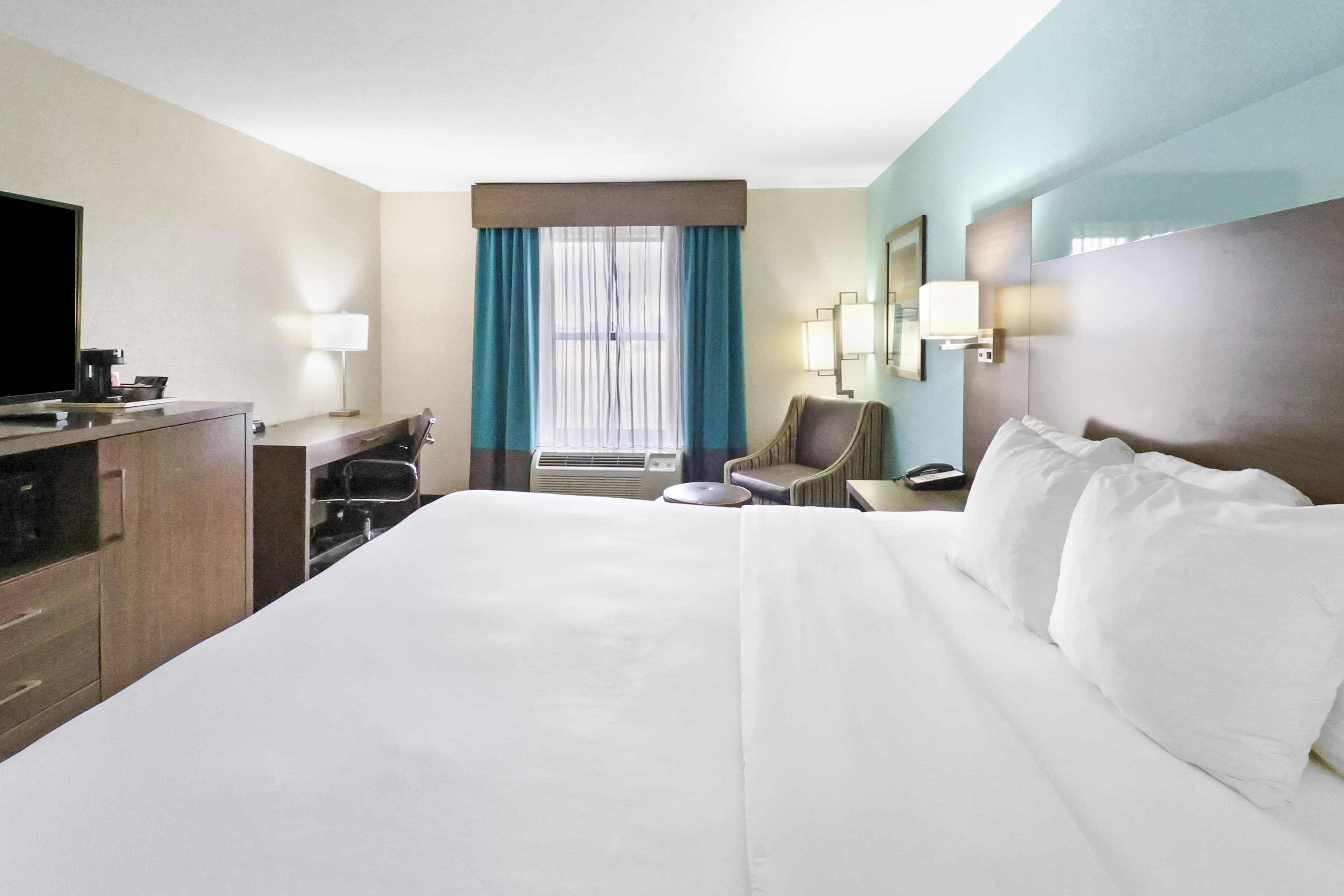 Comfort Inn Dunn near I-95 - Image 2