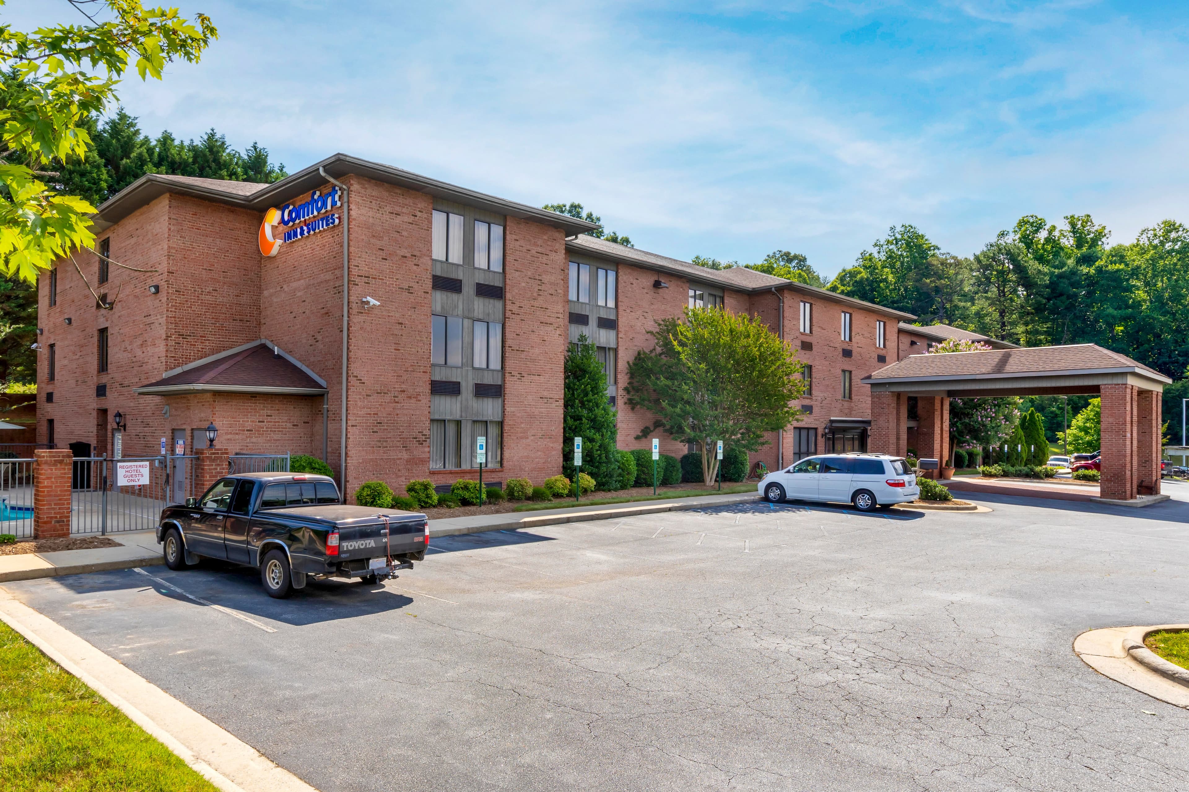 Comfort Inn & Suites Lenoir Hwy 321 Northern Foothills - Image 1