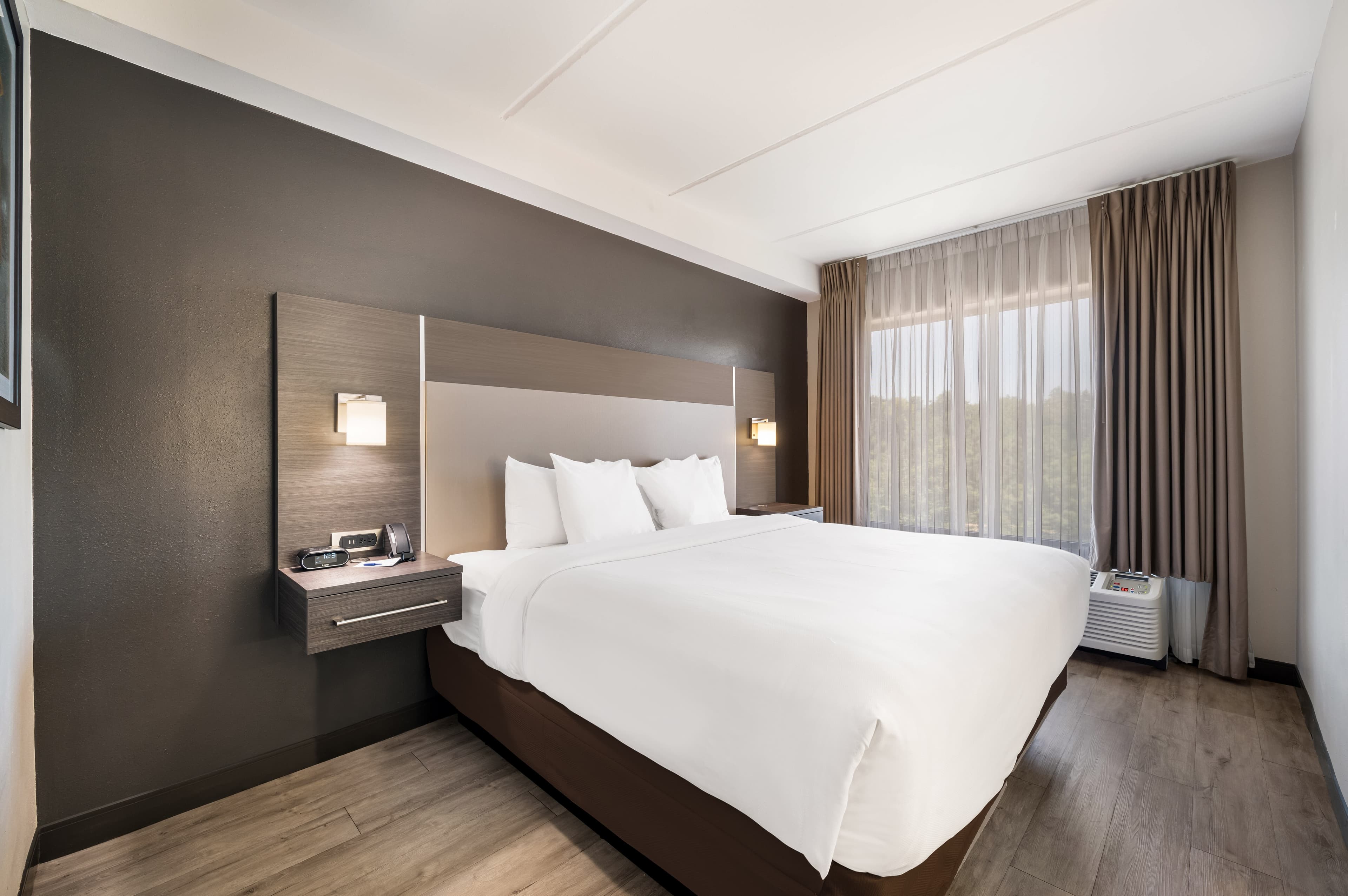 Comfort Suites Northlake - Image 2