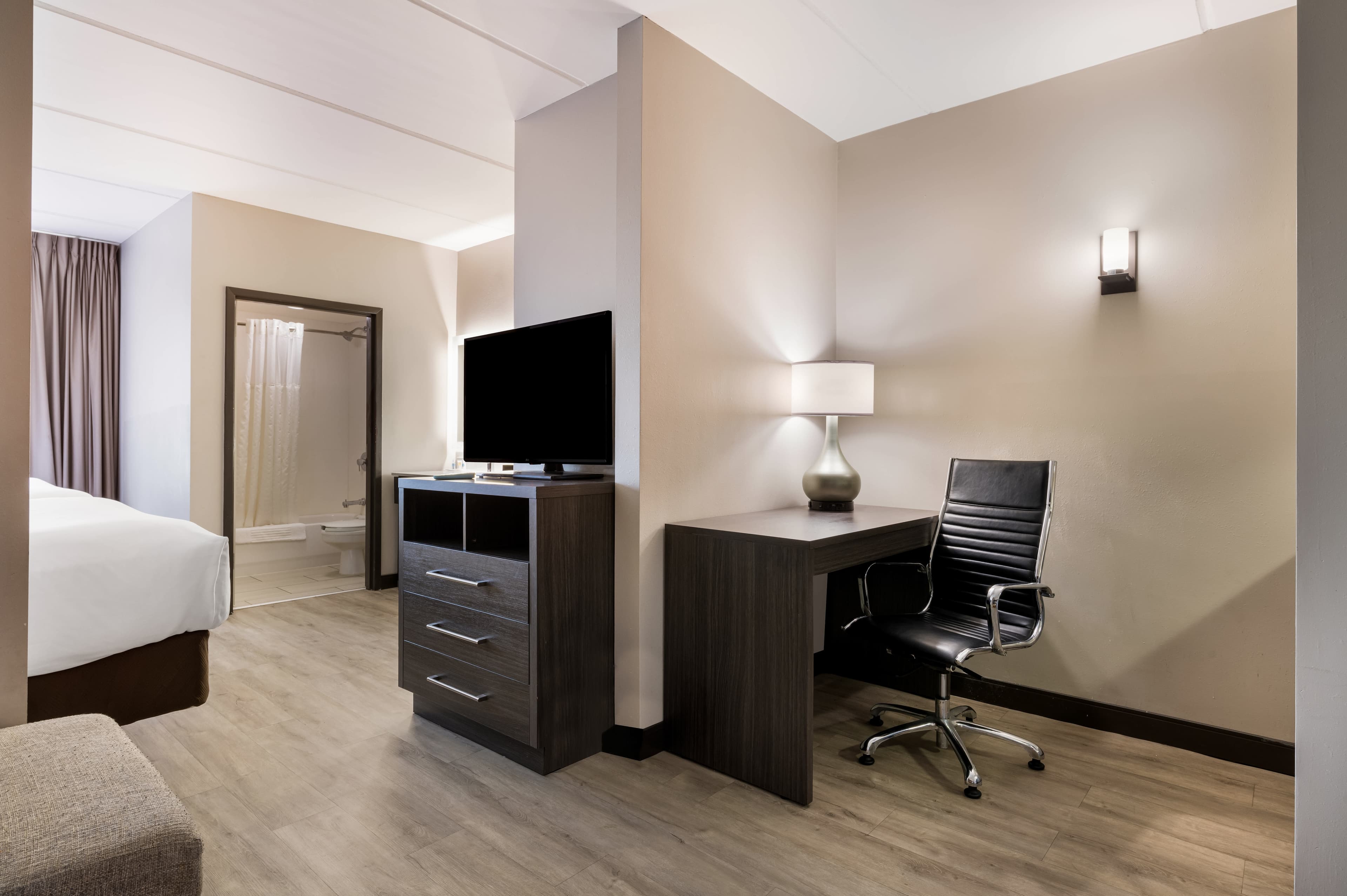 Comfort Suites Northlake — 9