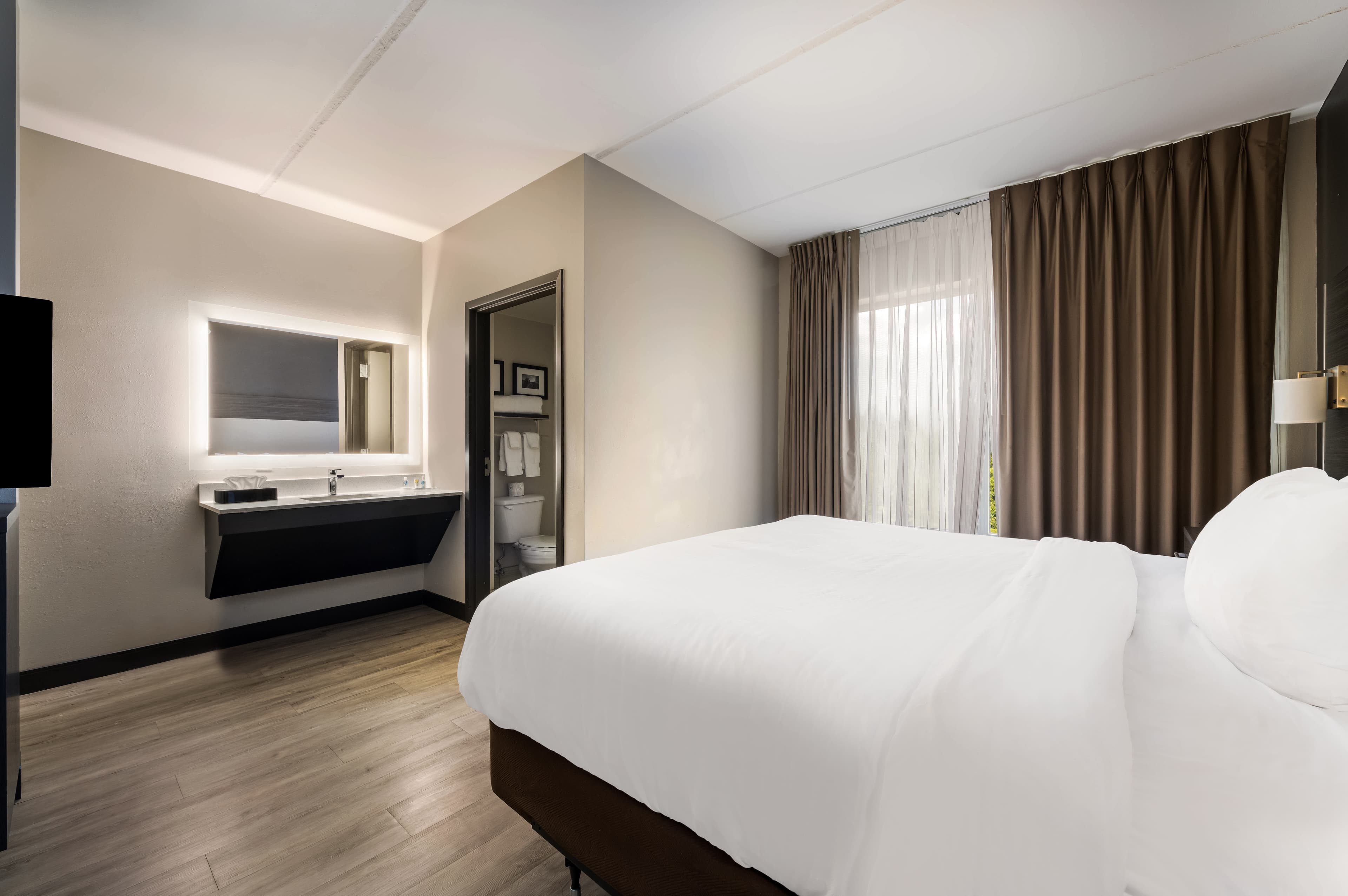Comfort Suites Northlake — 15