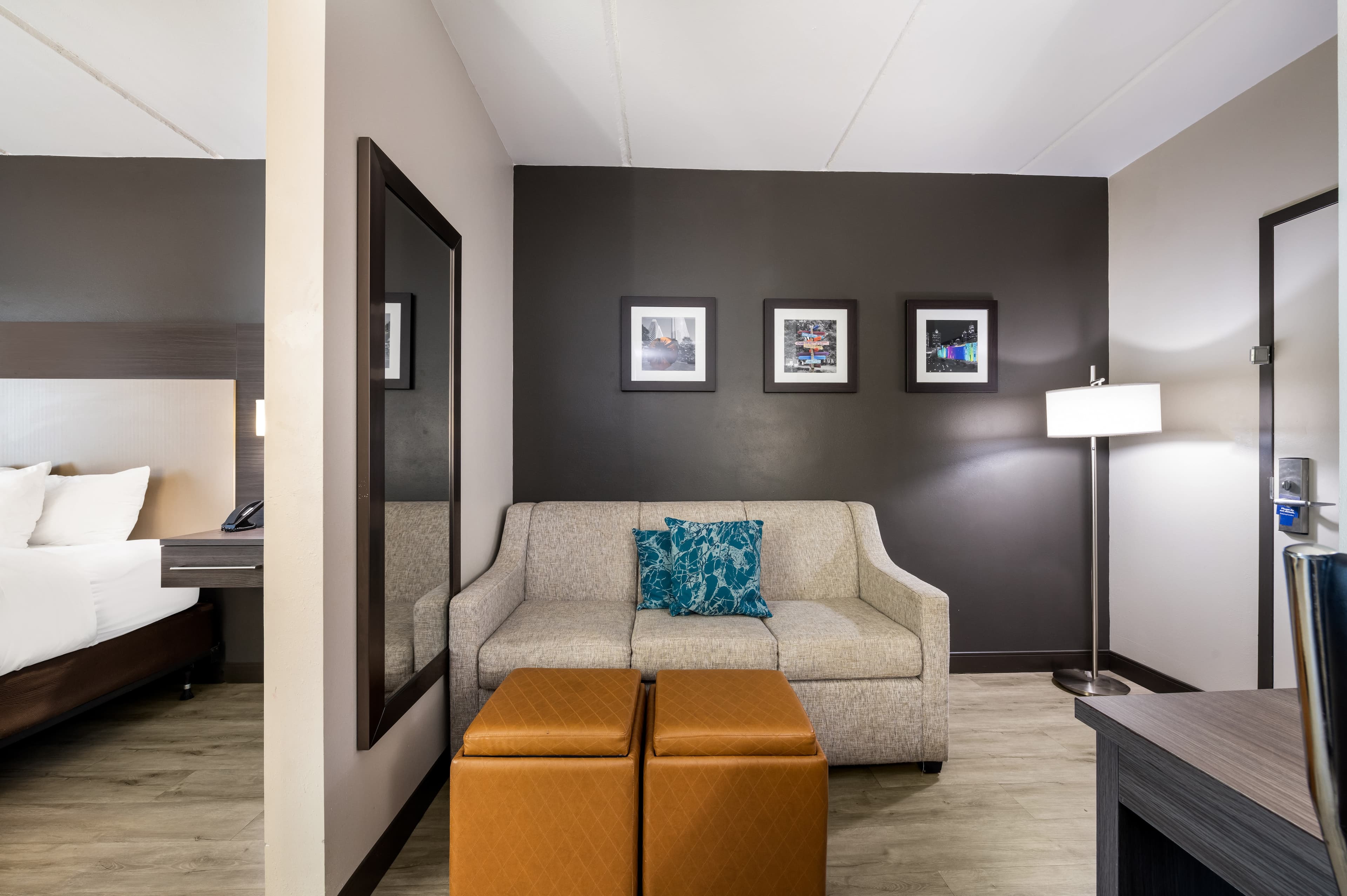 Comfort Suites Northlake — 17