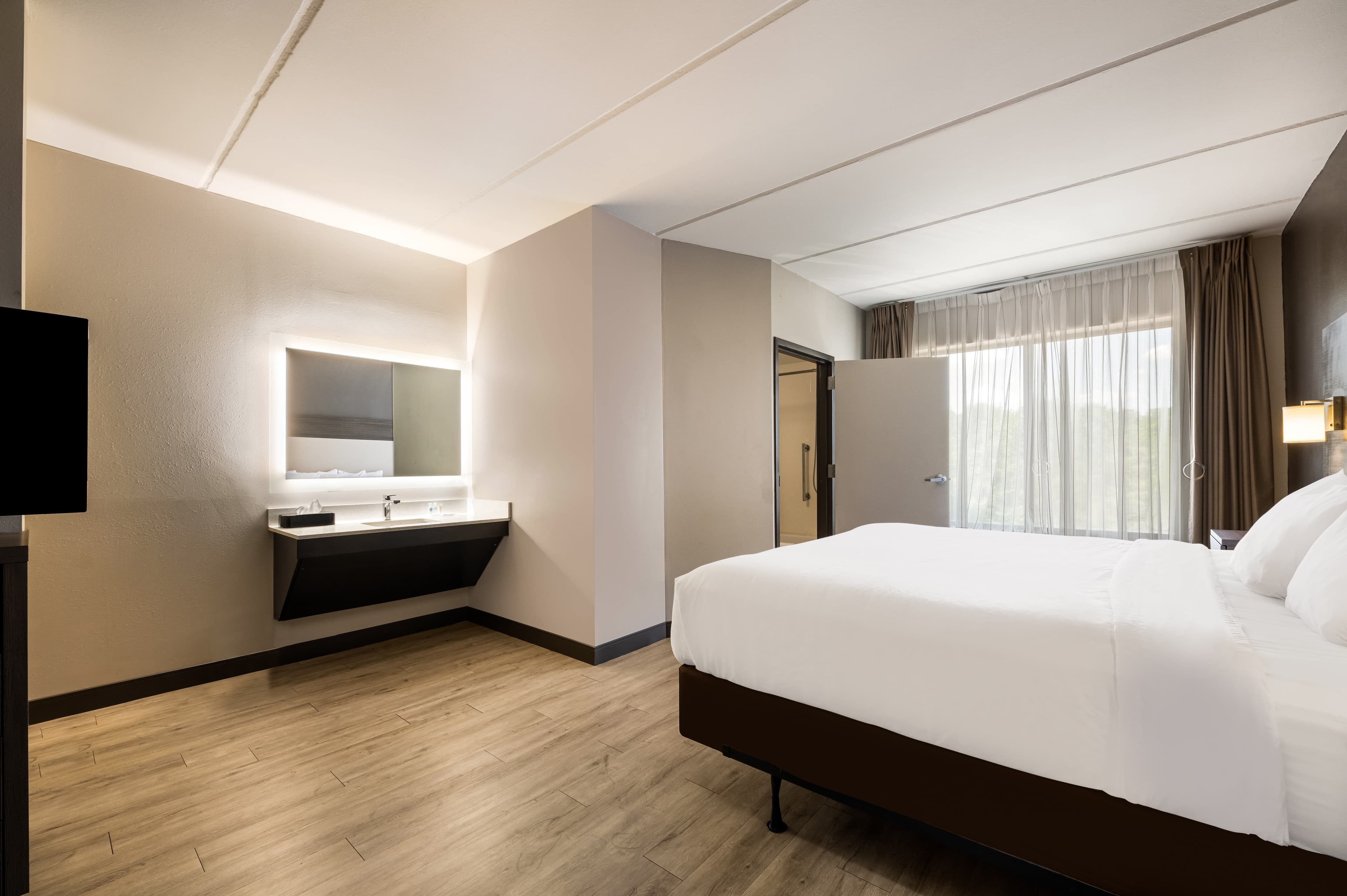 Comfort Suites Northlake — 23