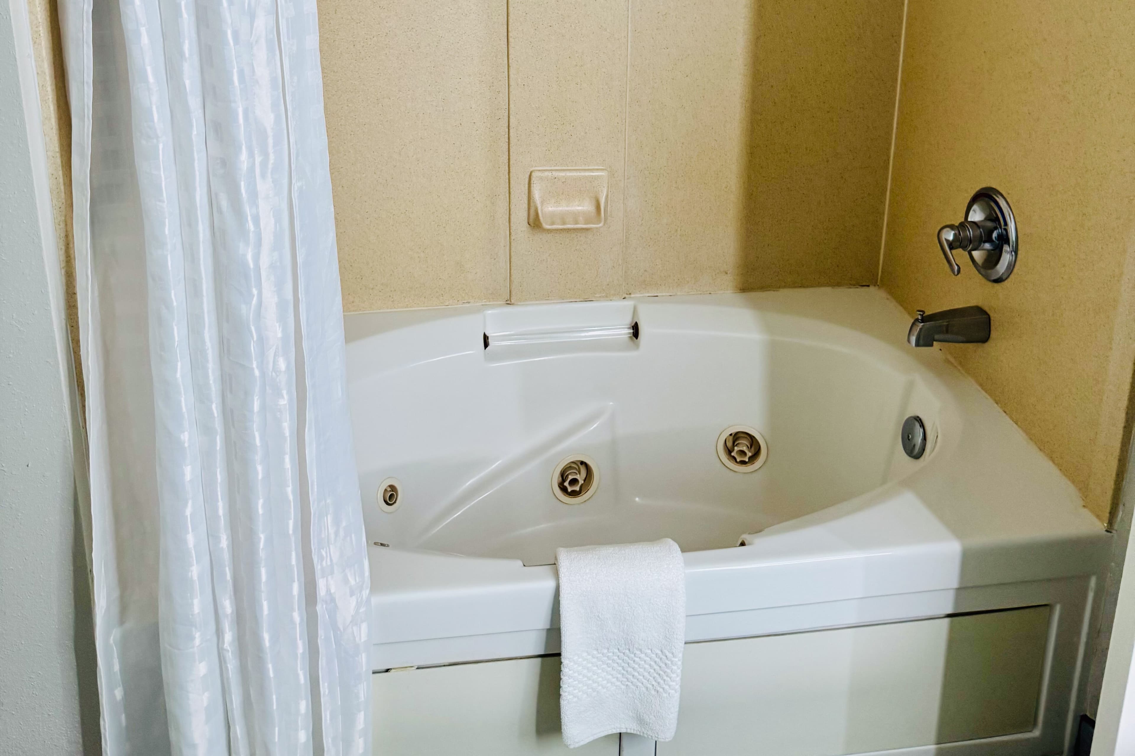 Clarion Pointe Albemarle — 24
