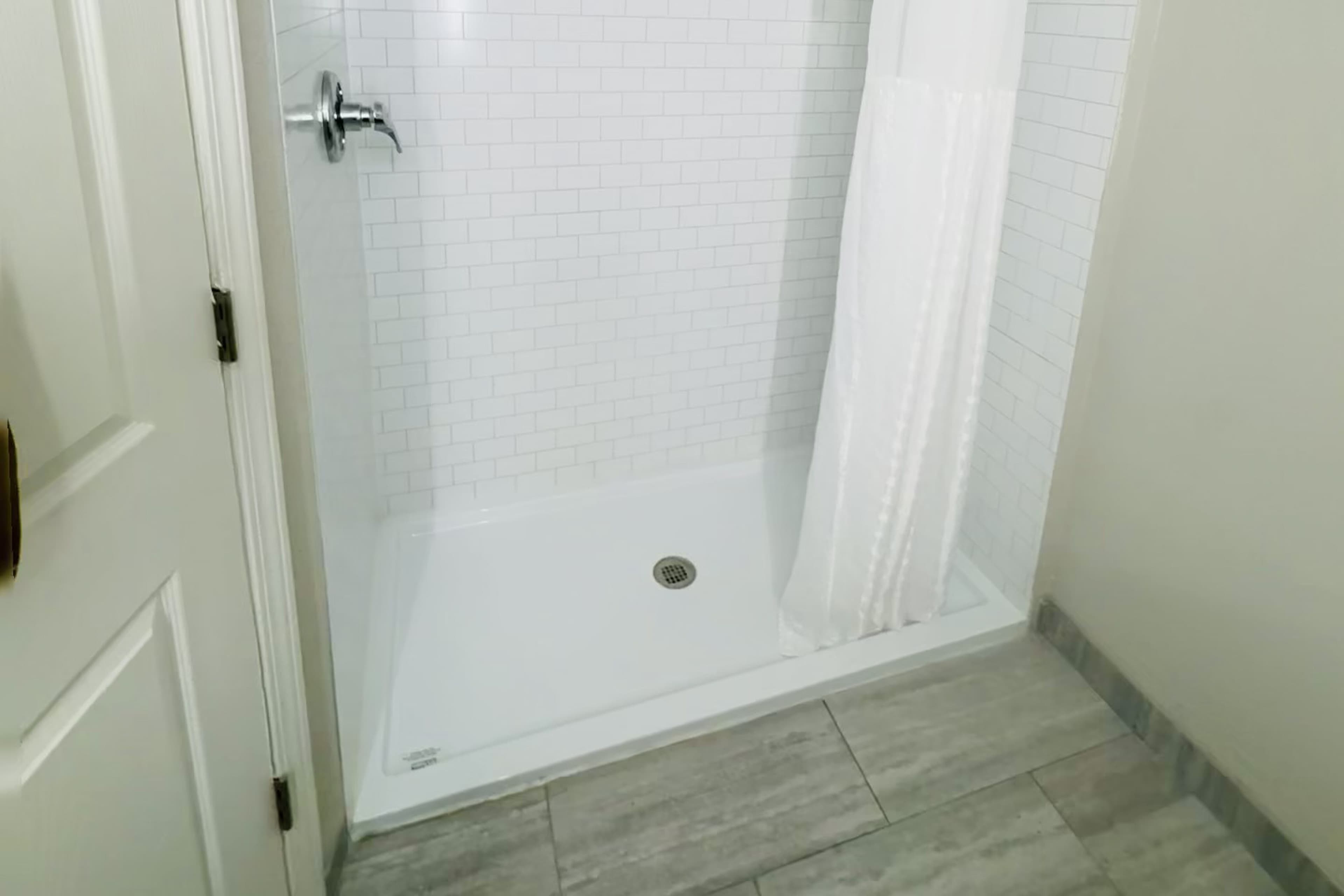 Clarion Pointe Albemarle — 6