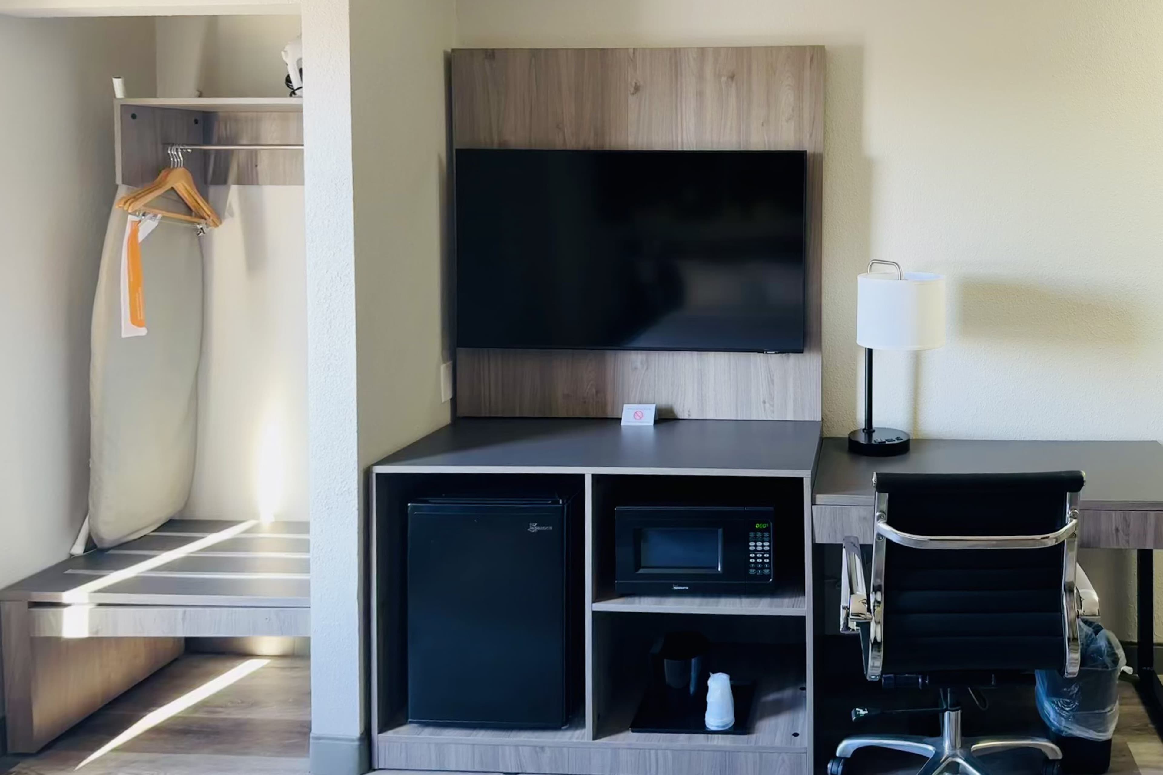 Clarion Pointe Albemarle - Image 4