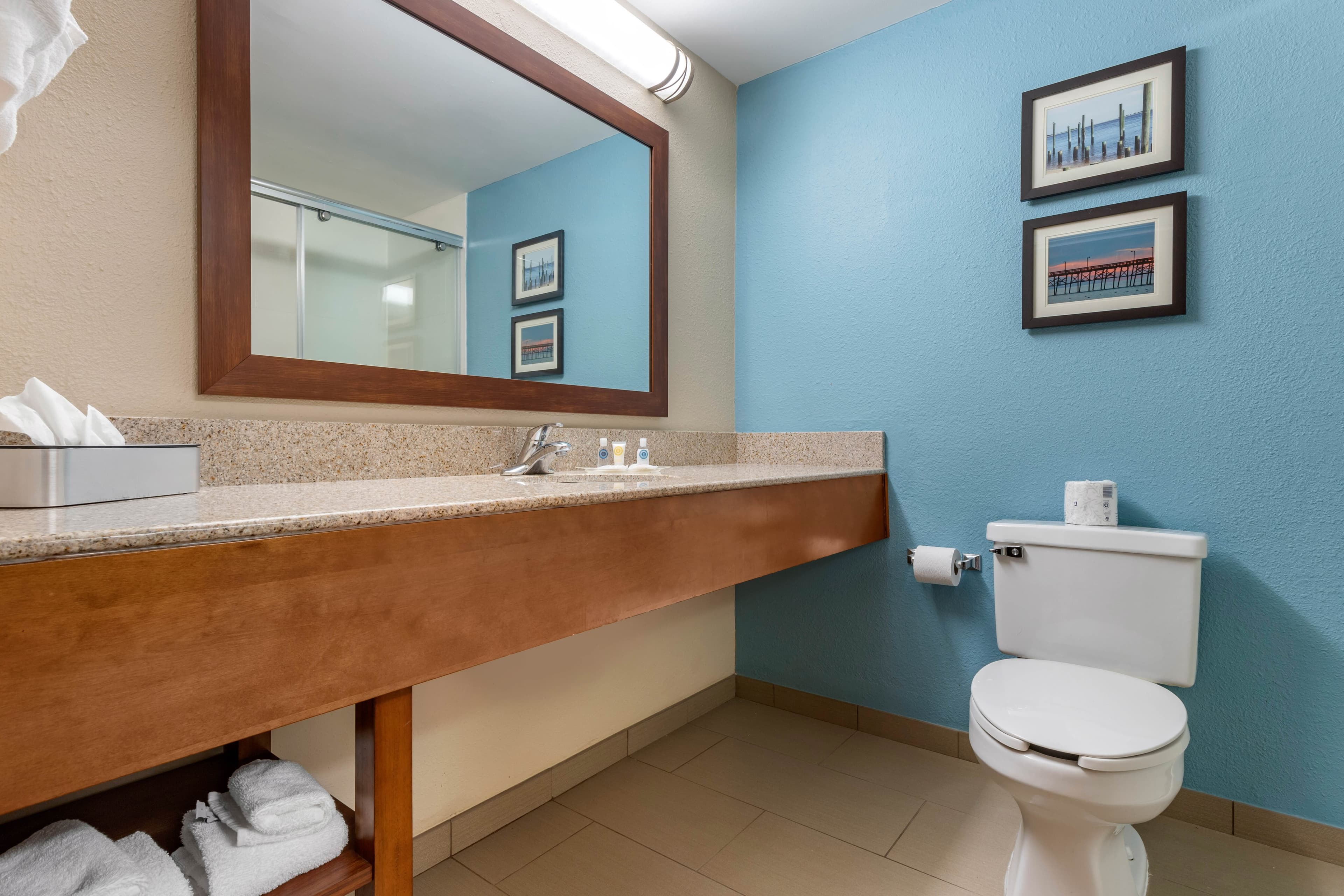 Comfort Suites Southport - Oak Island - Image 4