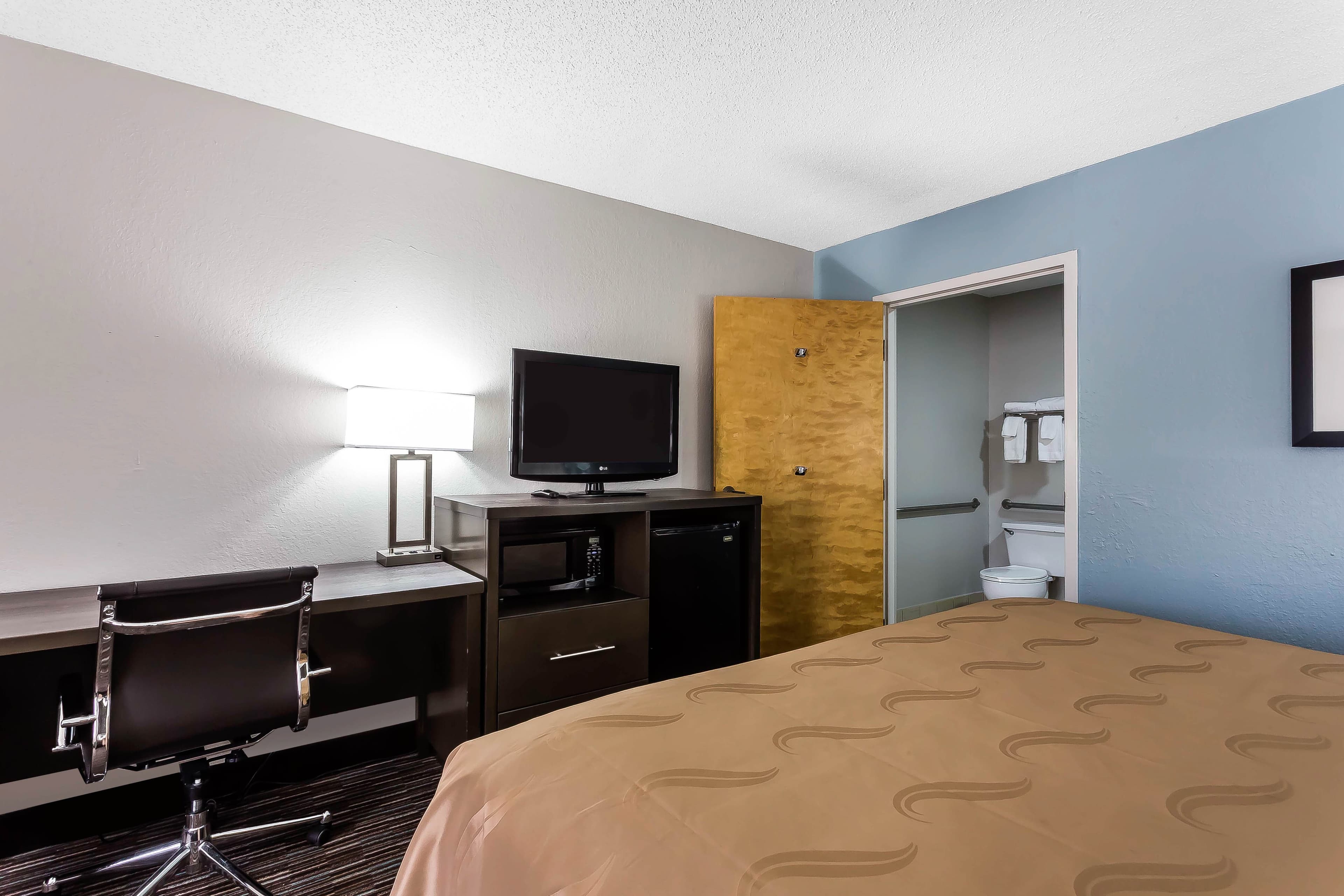 Quality Inn & Suites Mooresville-Lake Norman - Image 2