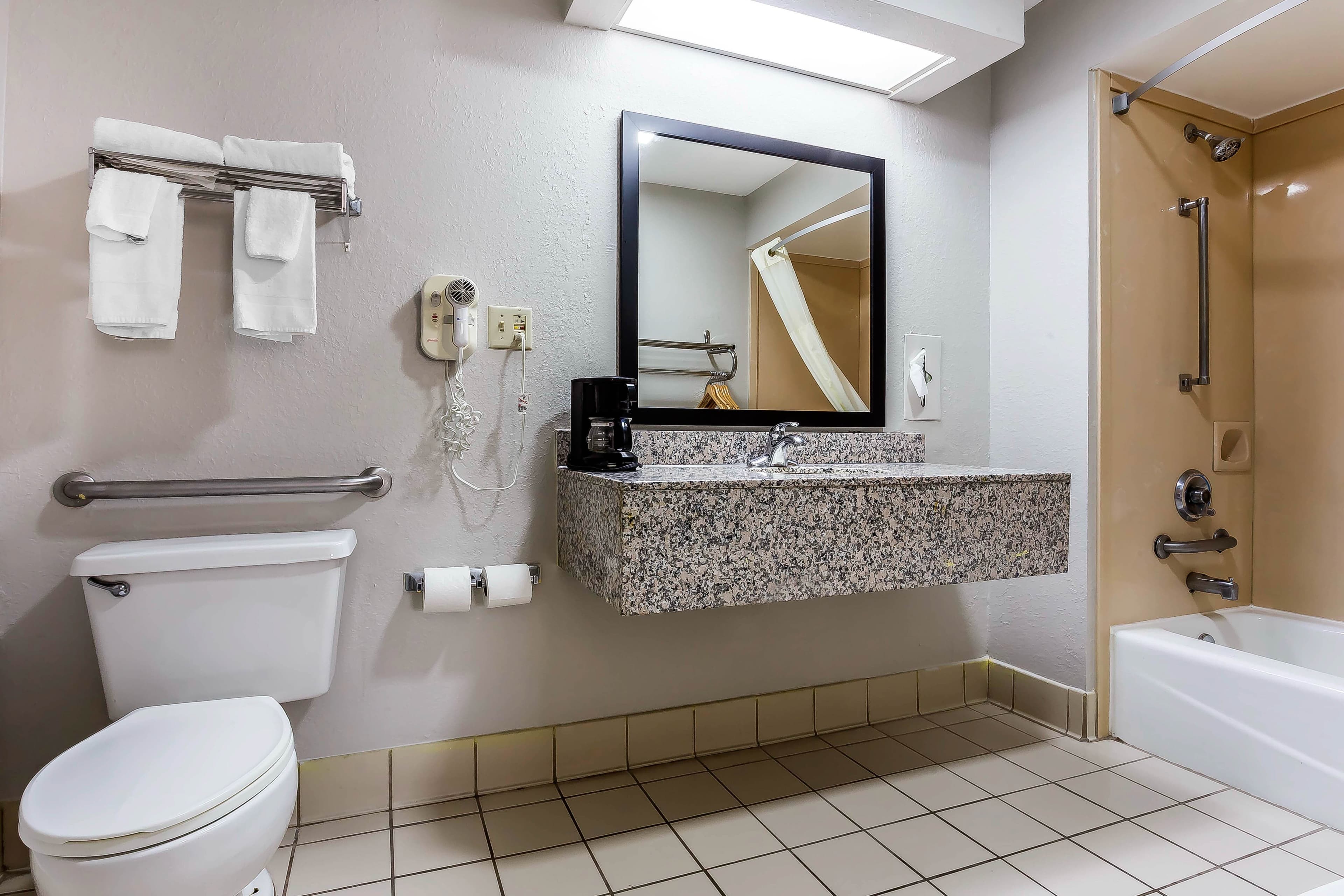 Quality Inn & Suites Mooresville-Lake Norman - Image 5