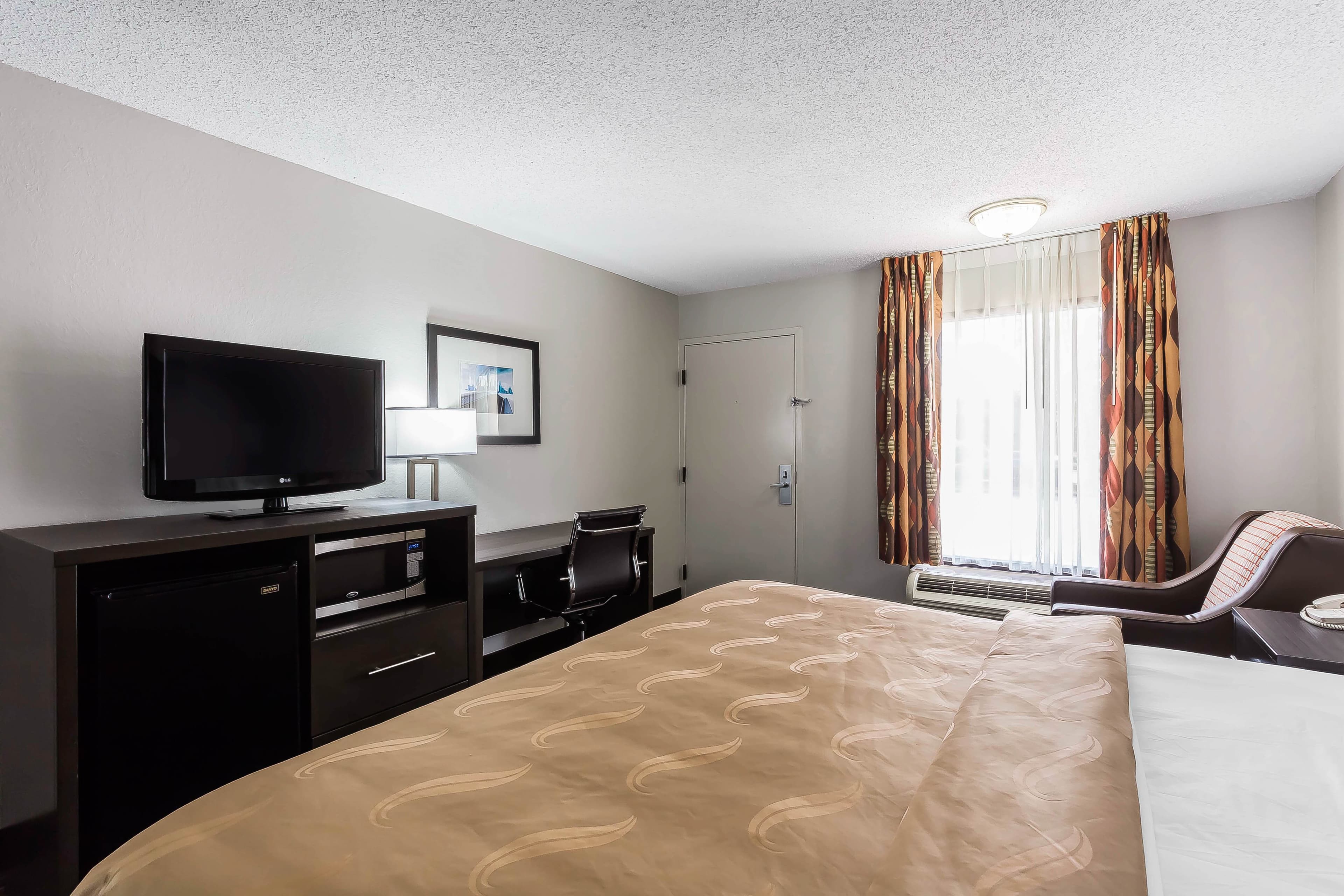 Quality Inn & Suites Mooresville-Lake Norman — 6