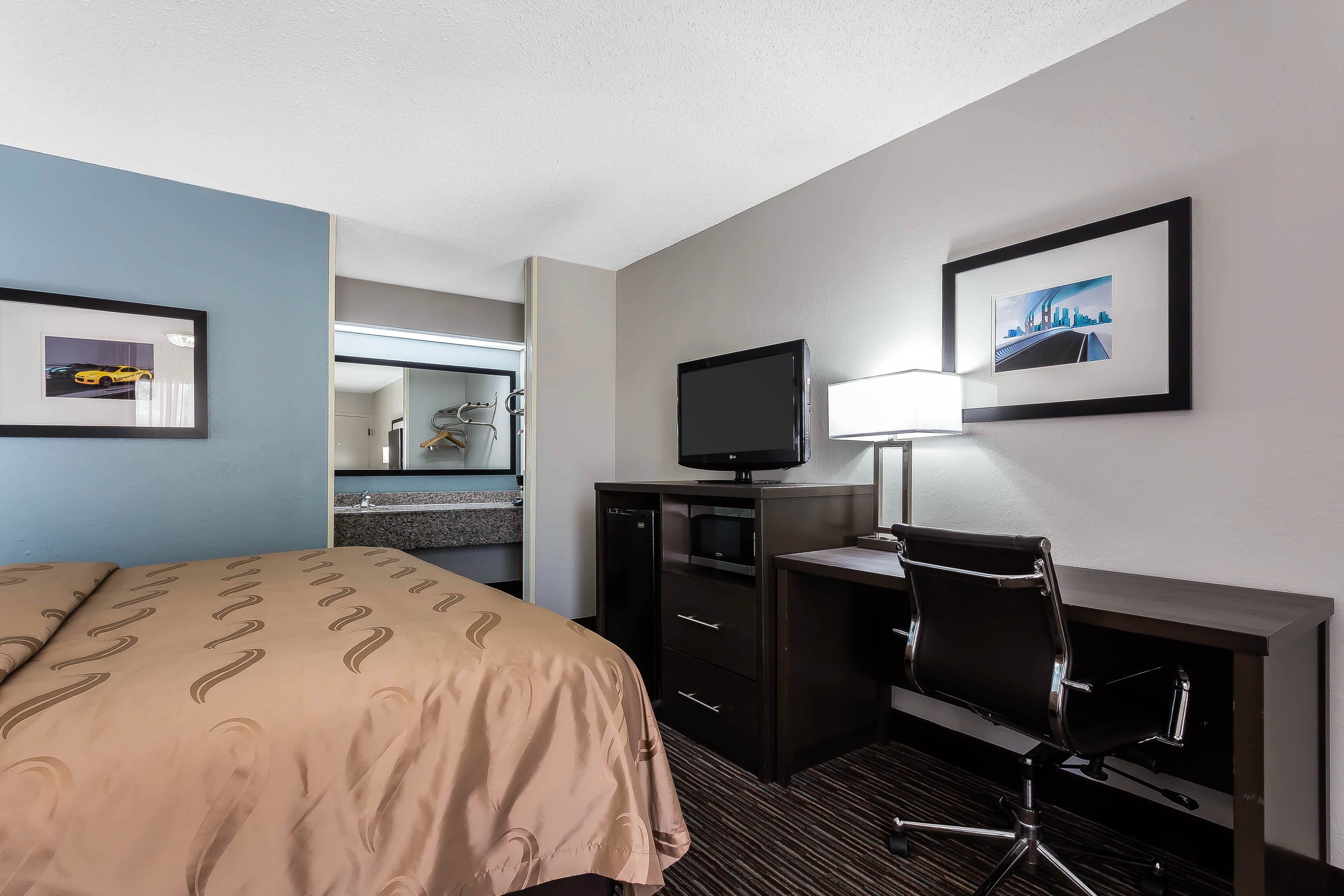 Quality Inn & Suites Mooresville-Lake Norman — 8