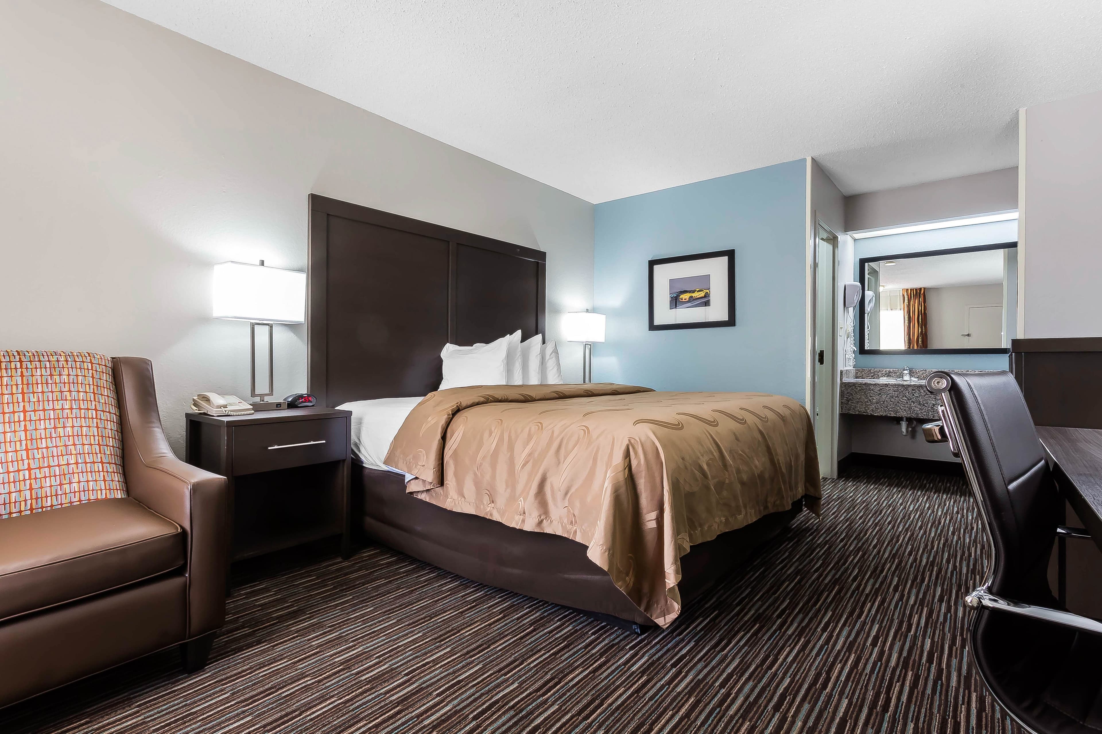 Quality Inn & Suites Mooresville-Lake Norman - Image 4