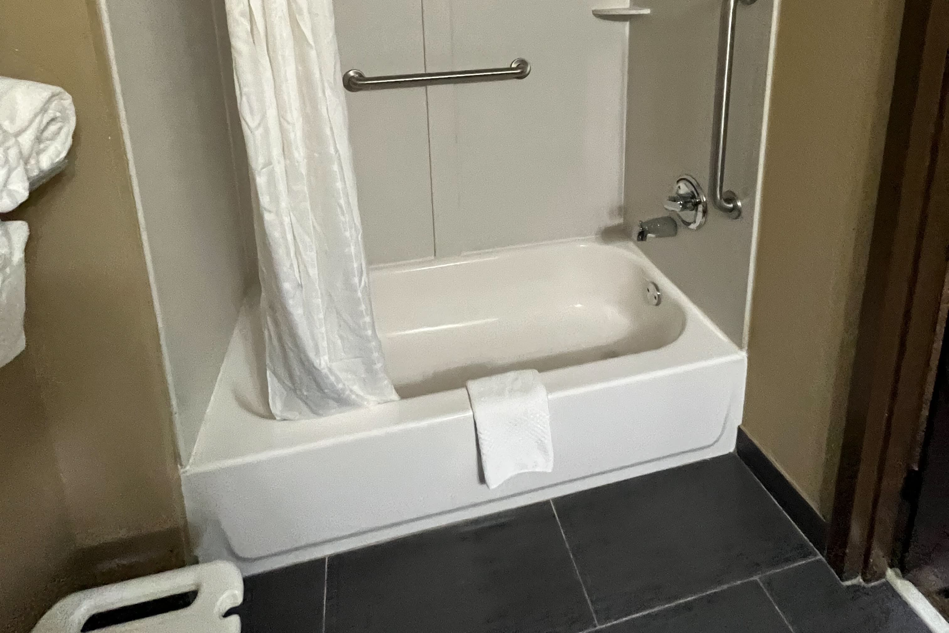 Quality Suites Graham - Burlington South - Image 2
