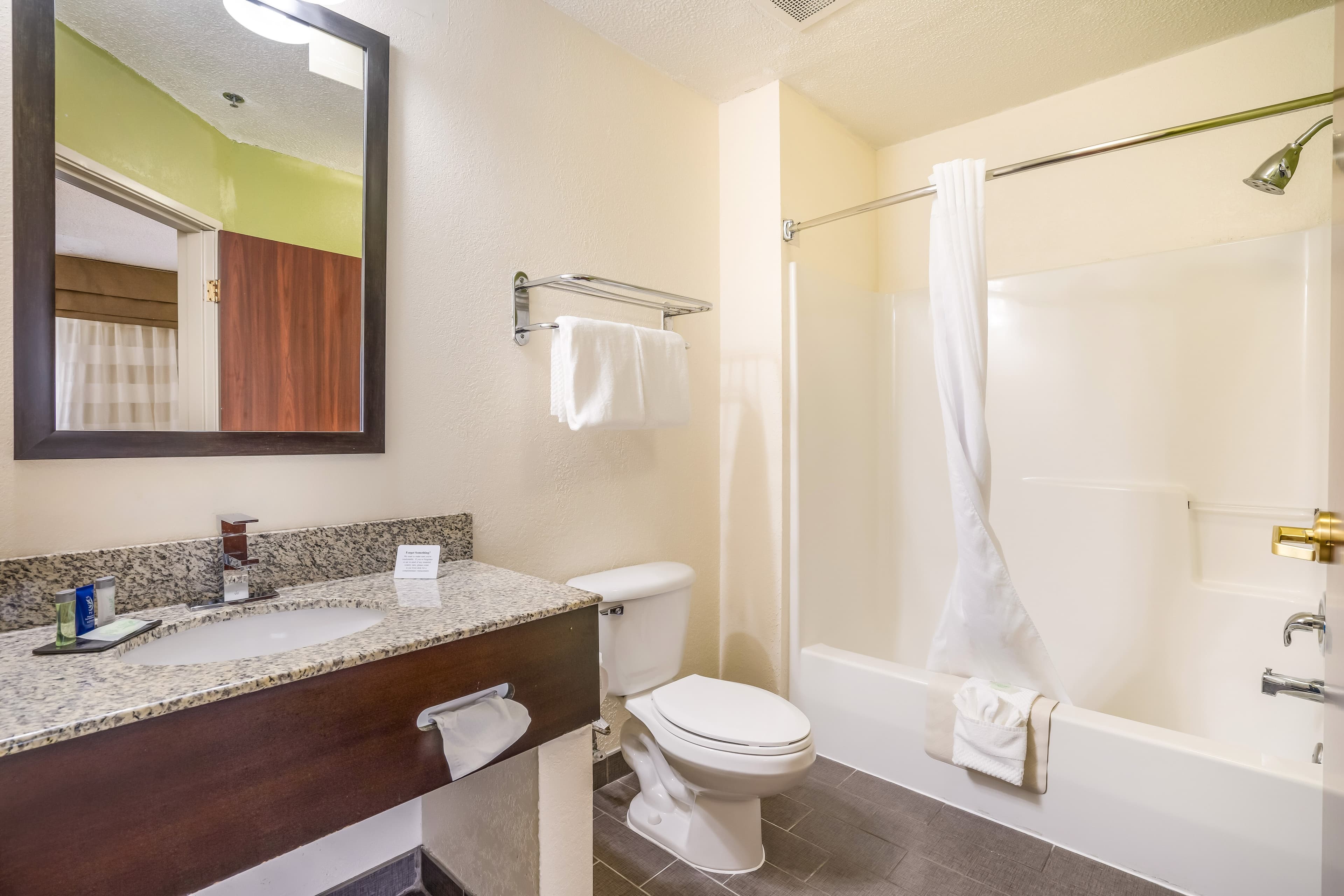 Sleep Inn & Suites Jacksonville near Camp Lejeune - Image 4