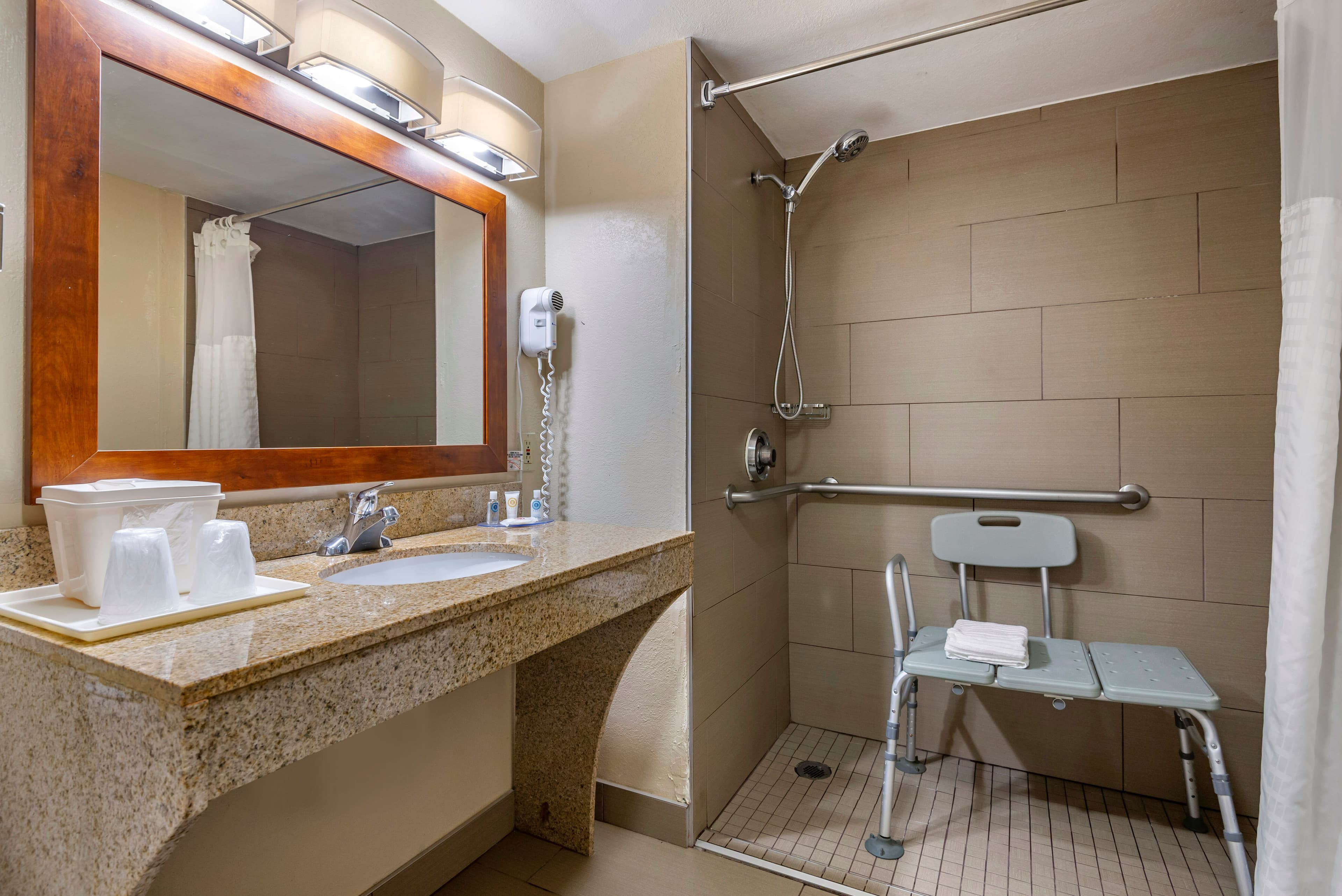 Comfort Inn Matthews - Charlotte - Image 5