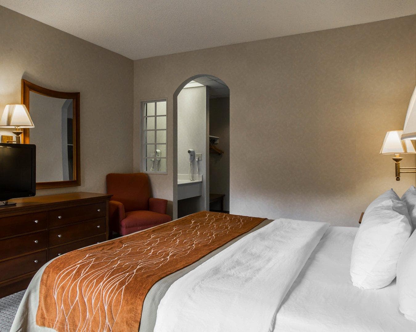Rodeway Inn & Suites Cherokee On the River — 14