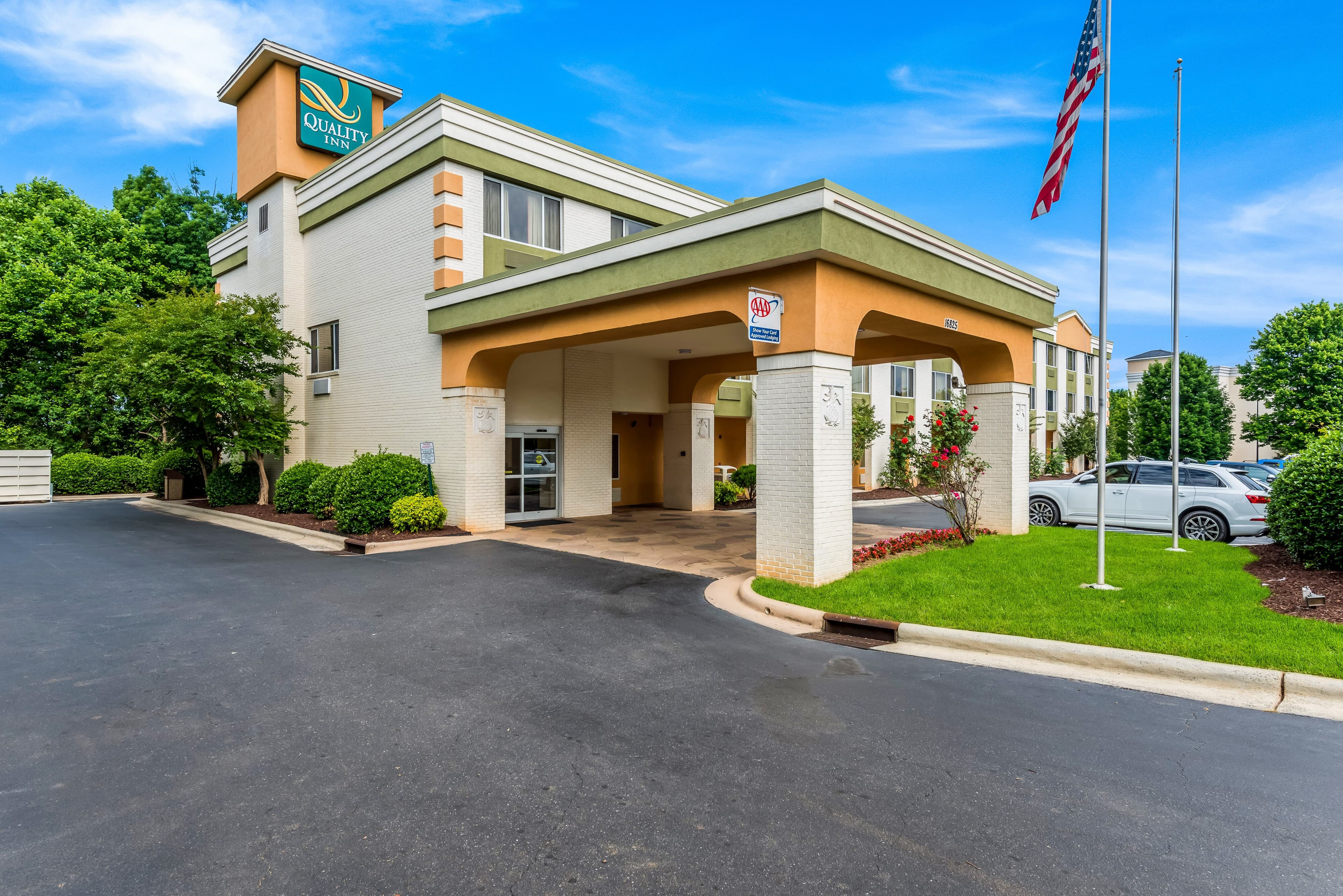 Quality Inn Huntersville near Lake Norman - Image 1