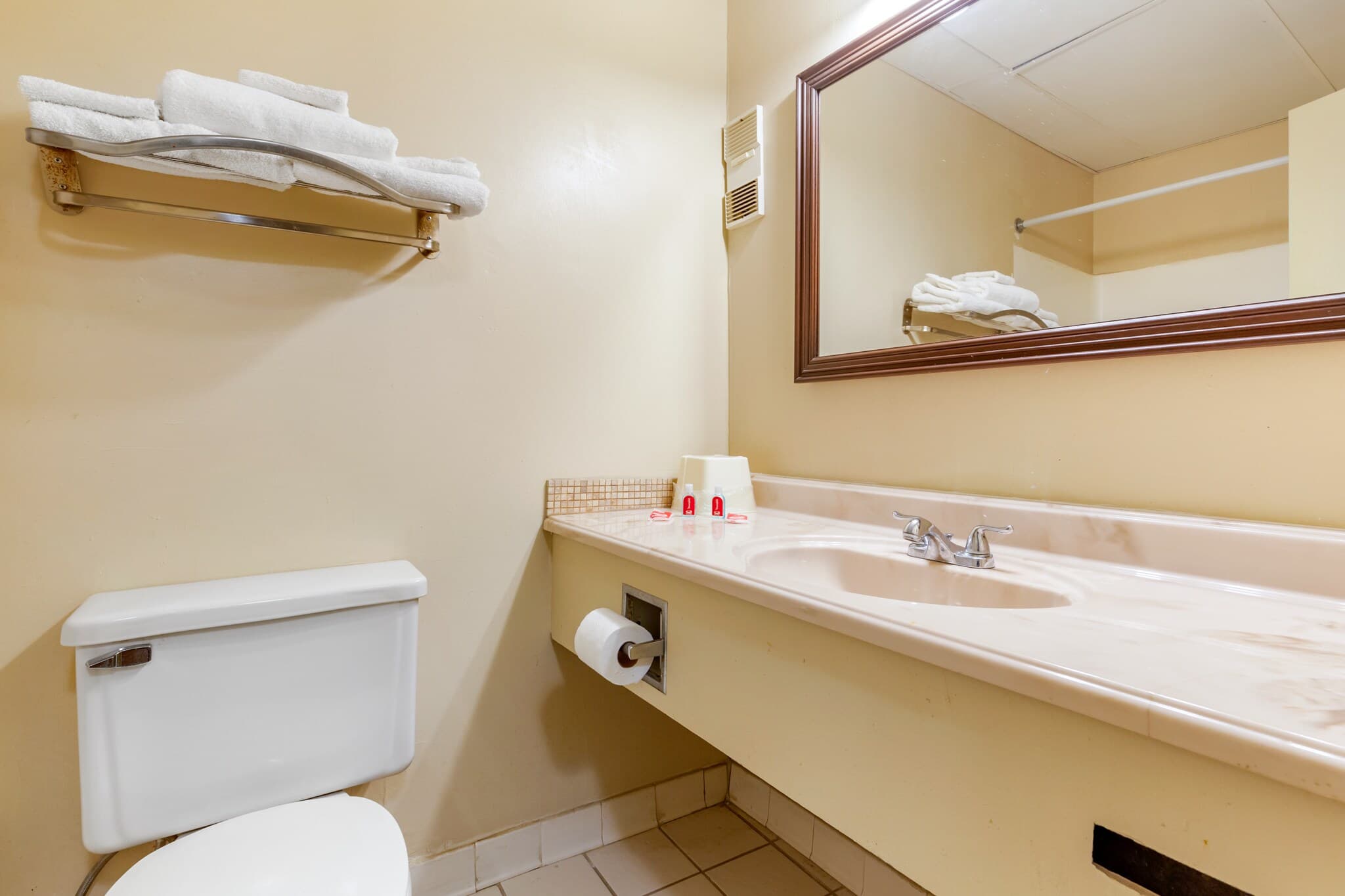 Econo Lodge Burlington I-40 — 6