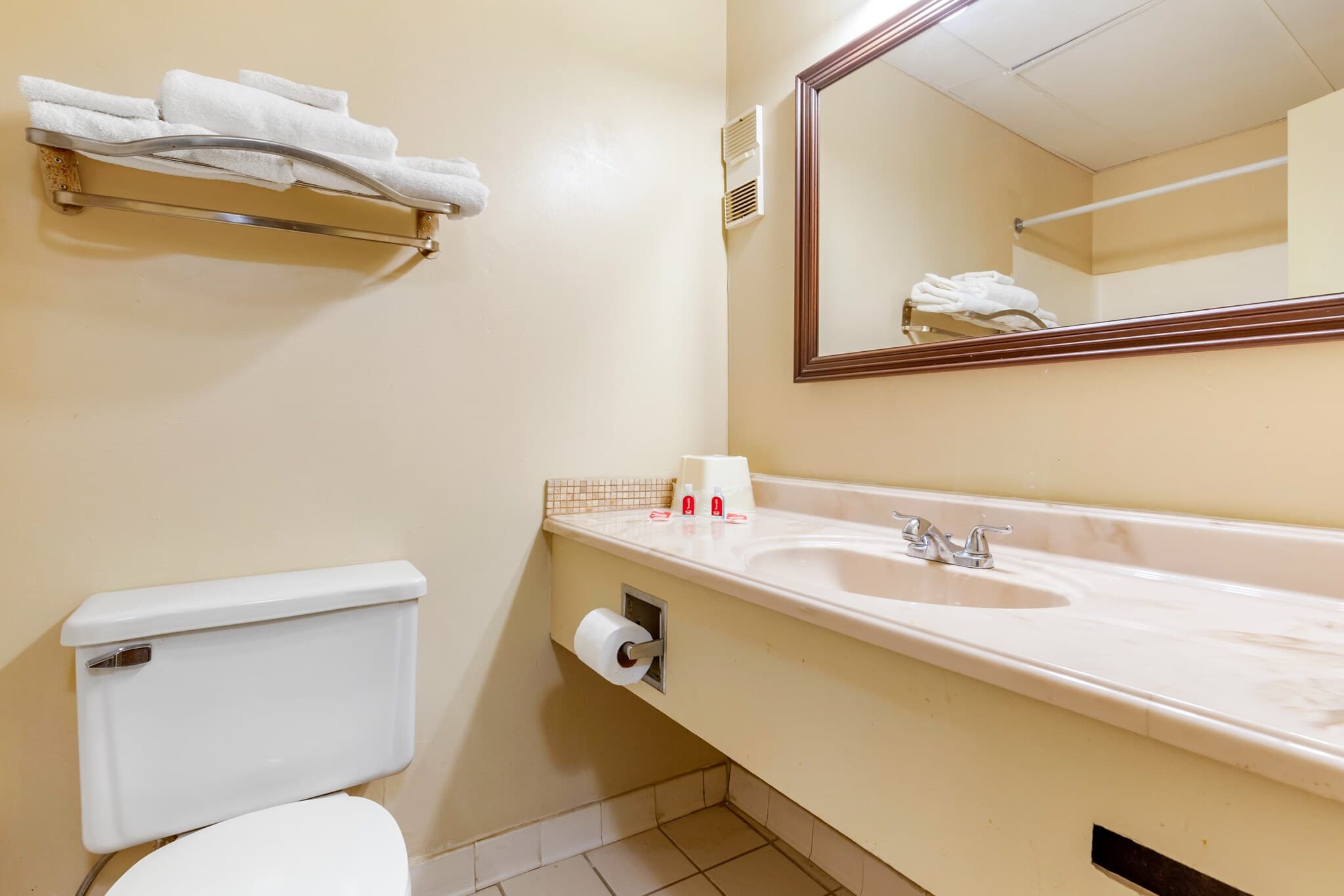 Econo Lodge Burlington I-40 — 19
