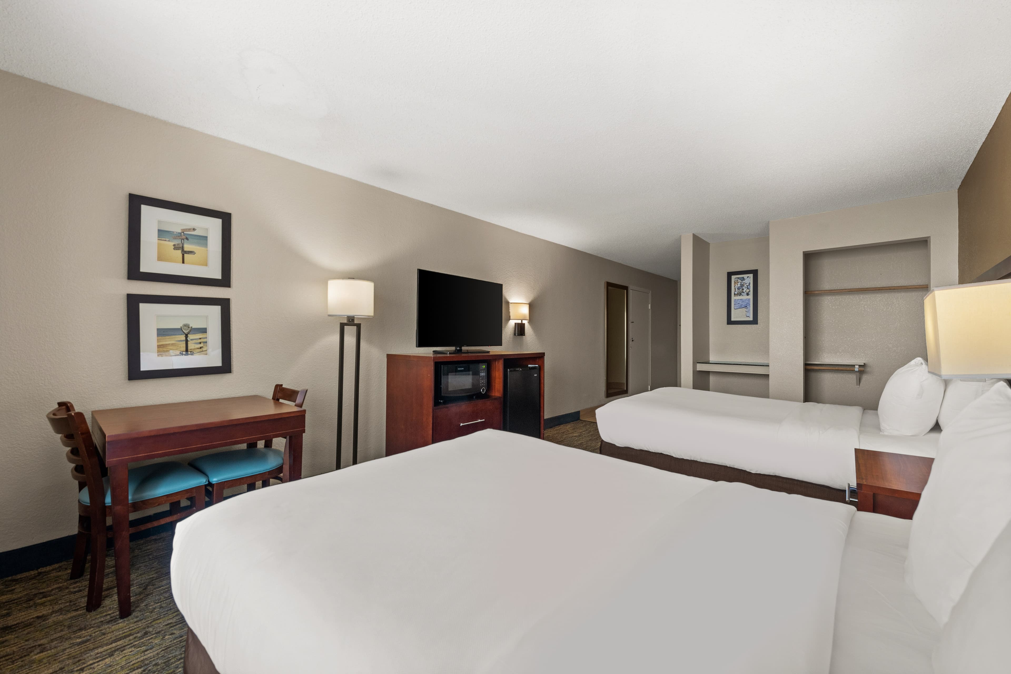 Comfort Inn On the Ocean - Image 4