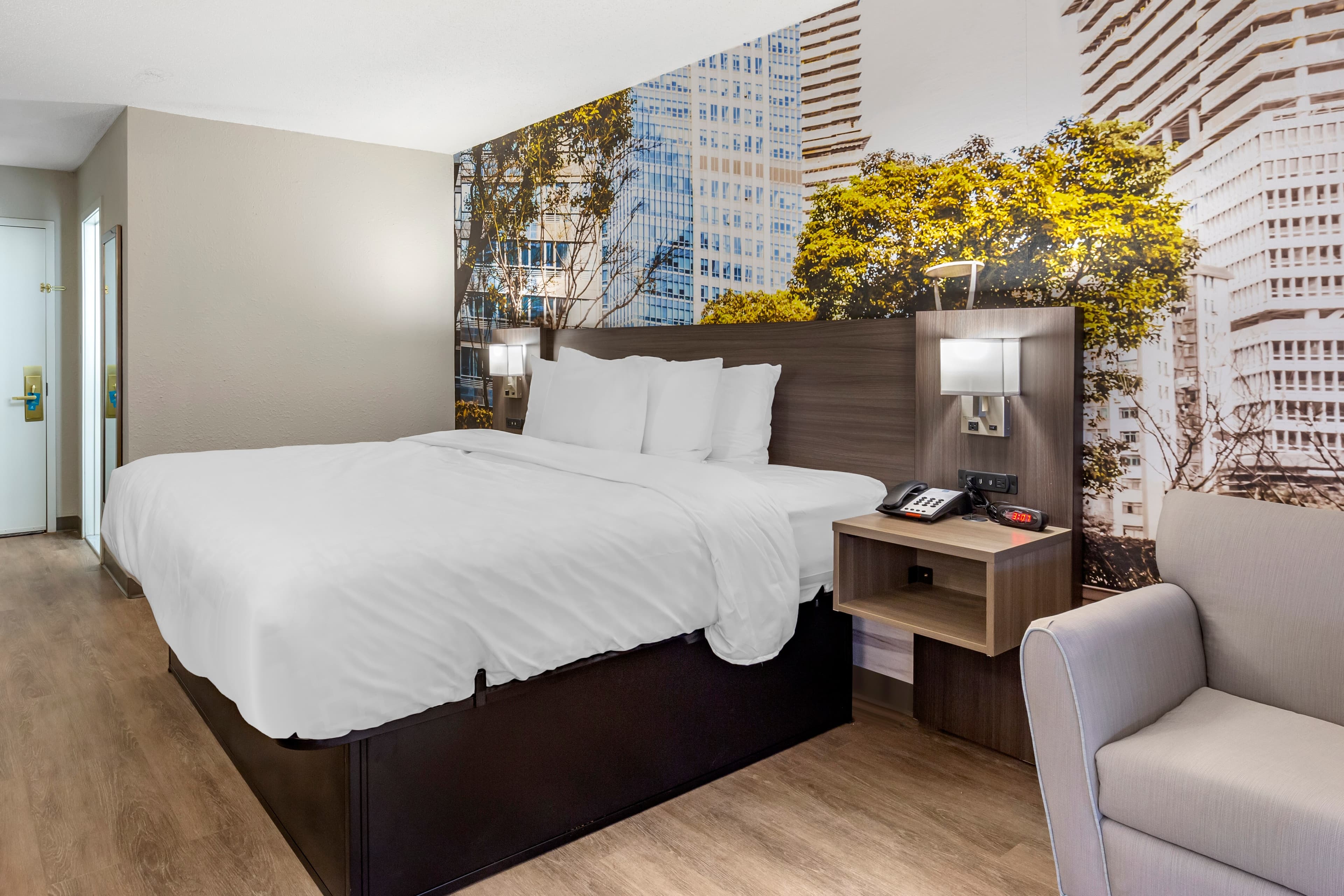 Clarion Pointe Raleigh Midtown — 6