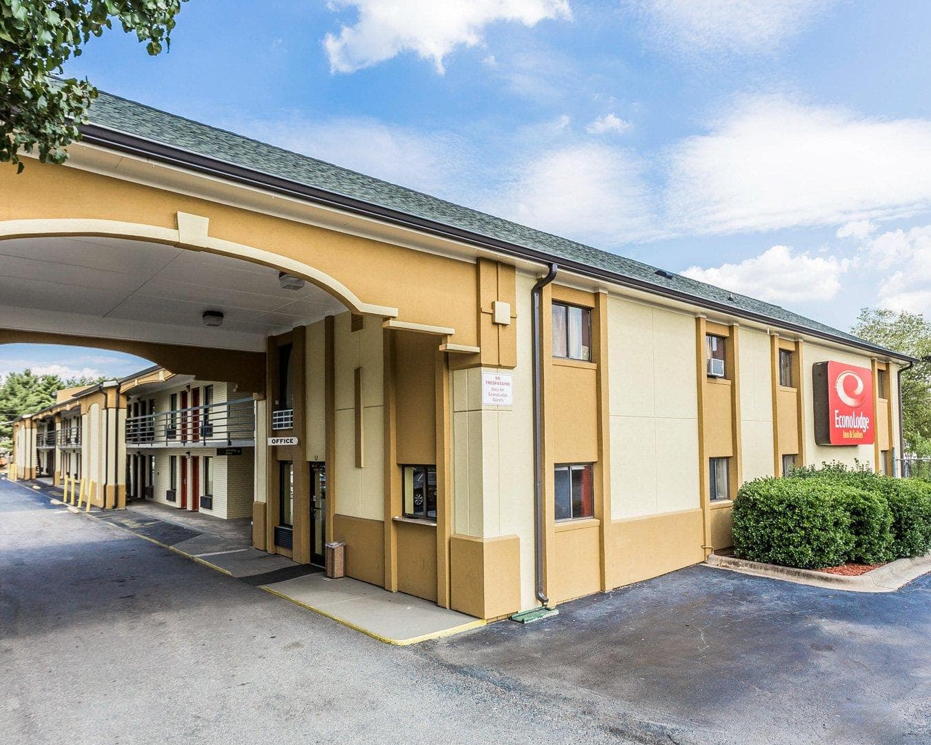 Econo Lodge Inn & Suites Matthews - Charlotte - Image 1